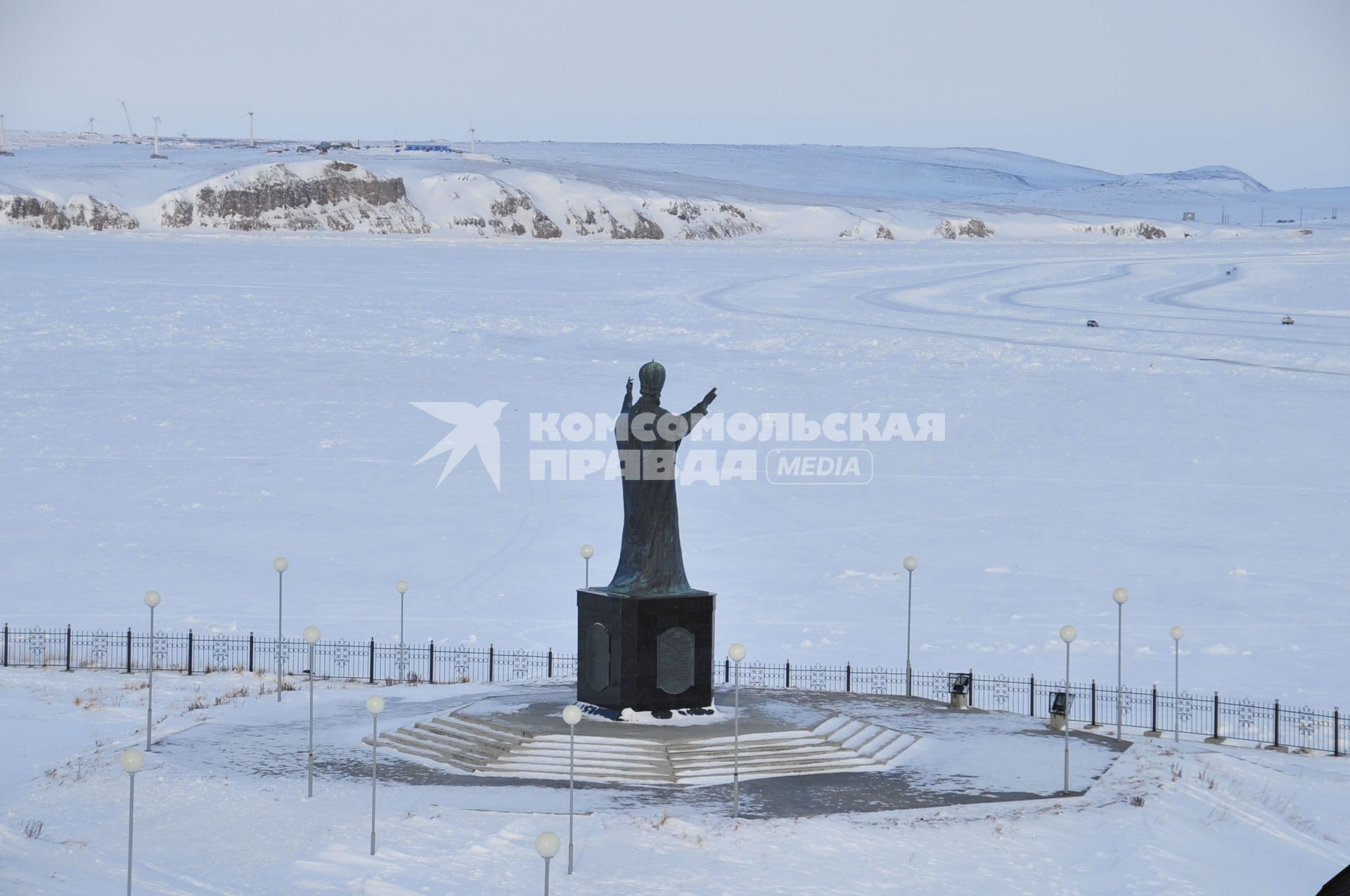 Виды Анадыря. На снимке: самый большой в мире памятник Святителю Николаю Чудотворцу