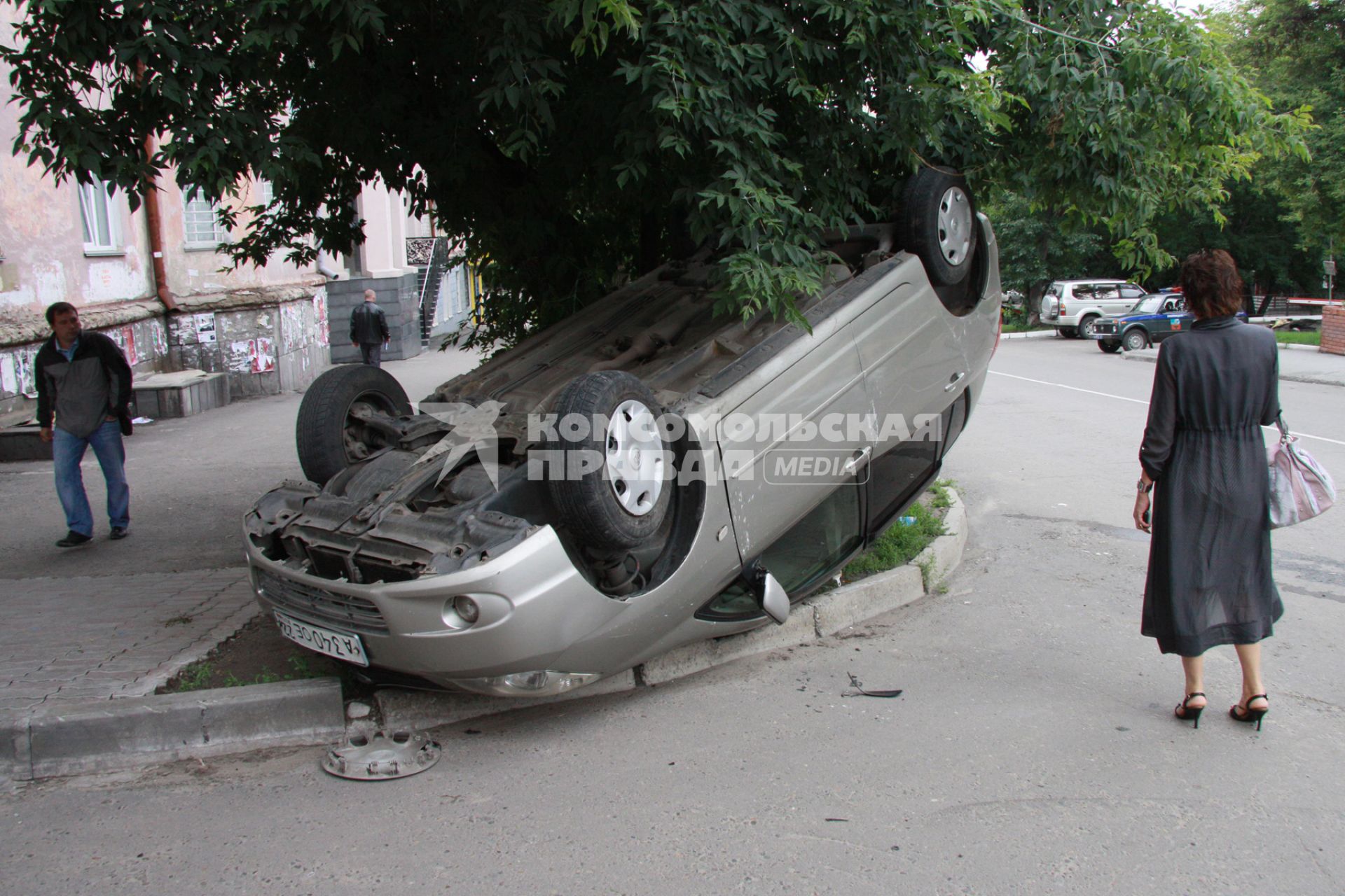 ДТП в котором перевернулся автомобиль.