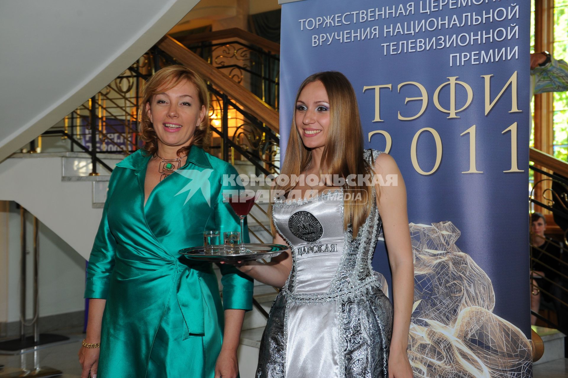 Награждение победителей конкурса `ТЭФИ-2011` в номинациях категории `Профессия`. На снимке: телеведущая Арина Шарапова  перед церемонией награждения.