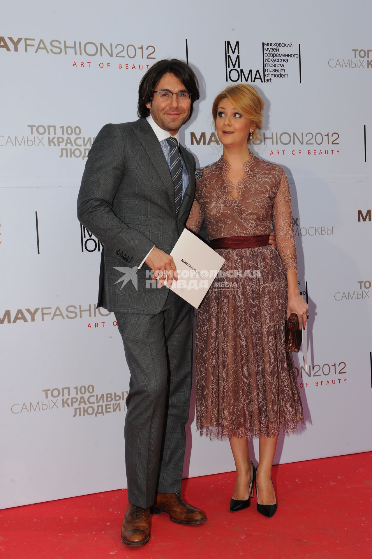 Московский музей современного искусства. Ежегодный бал `May Fashion 2012`. На снимке: телеведущий Андрей Малахов и его супруга, издатель журнала Elle Наталья Шкулева.
