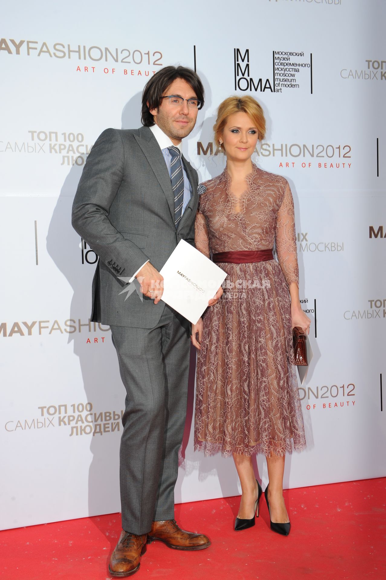 Московский музей современного искусства. Ежегодный бал `May Fashion 2012`. На снимке: телеведущий Андрей Малахов и его супруга, издатель журнала Elle Наталья Шкулева.