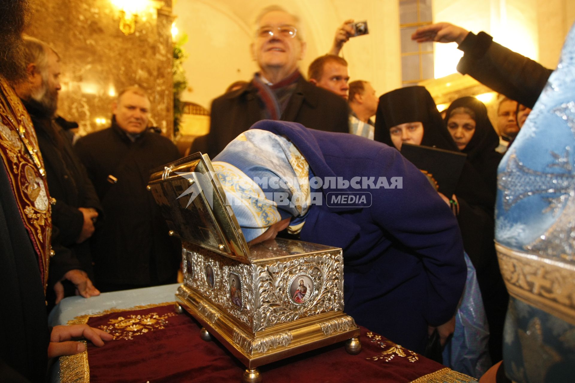 Поклонение в Храме Христа Спасителя (Калининград) Поясу Пресвятой Богородицы.