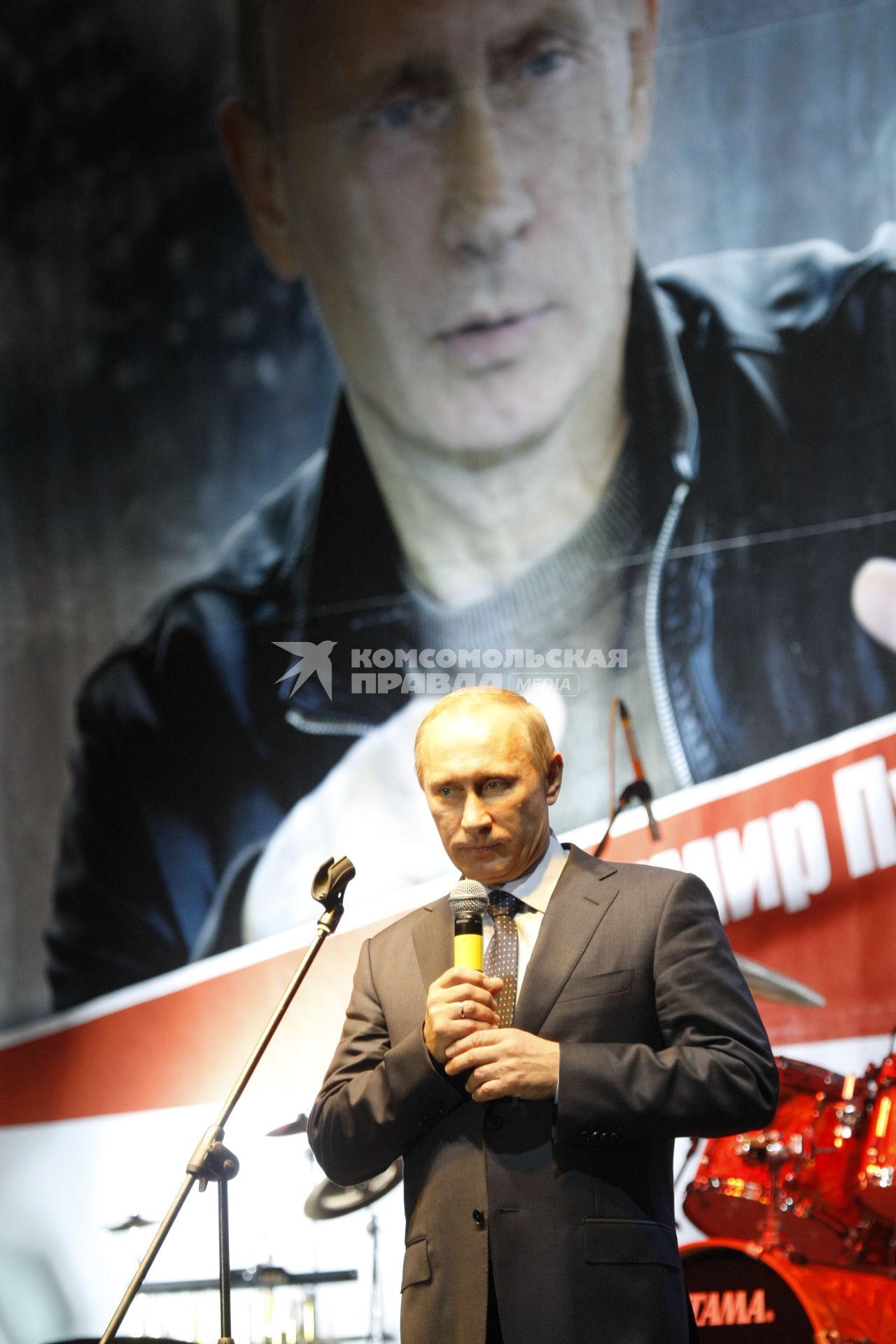 Владимир Путин открывает антинаркотический концерт `Пацаны! Вам этого не надо!`.