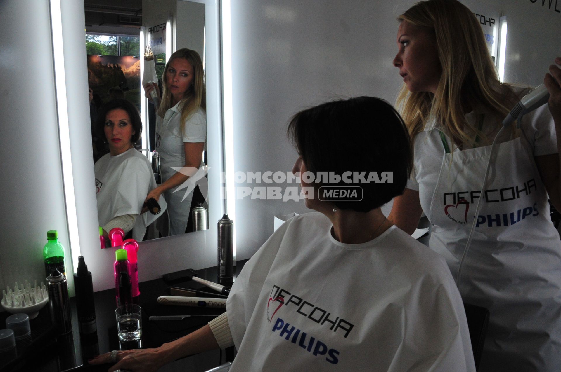 Презентация новинок косметики InStyle Beauty Bar 2012.  На снимке:  актриса Алика Смехова.