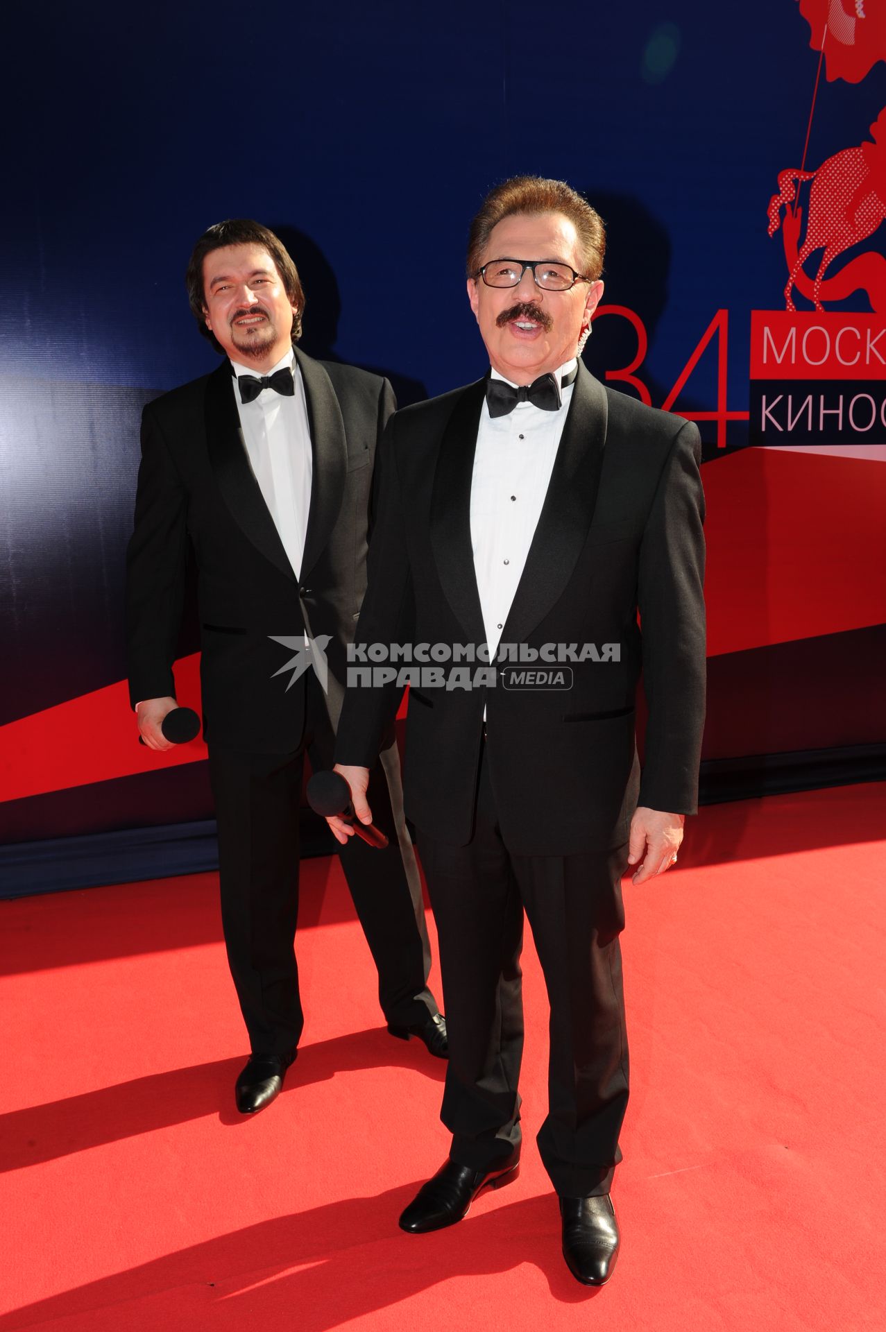 34-ый Московский международный кинофестиваль (ММКФ). На снимке: телеведущий Ильдар Жандарев и Борис Берман (справа).