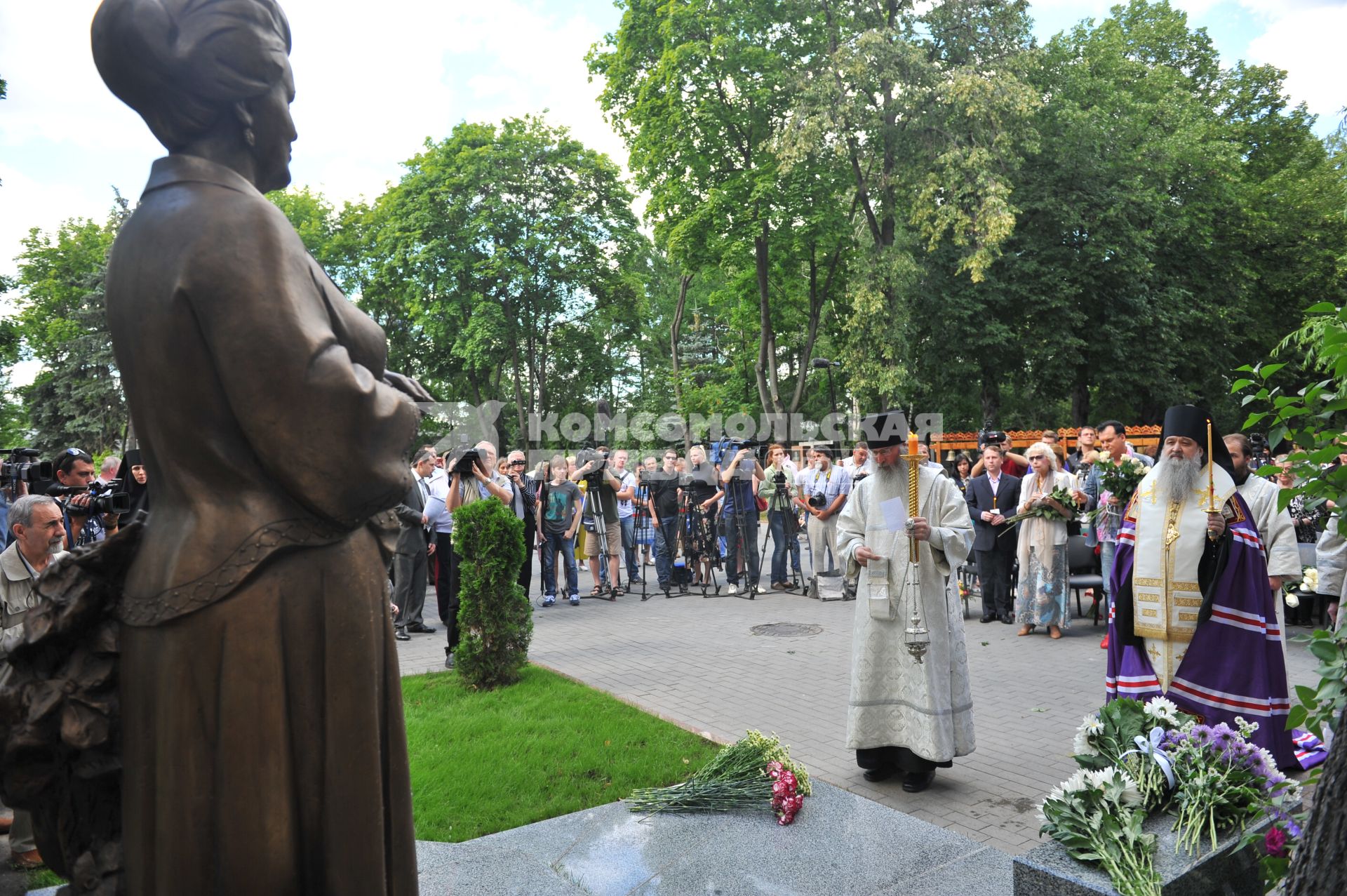 Новодевичье кладбище. Открытие памятника Людмиле Зыкиной.