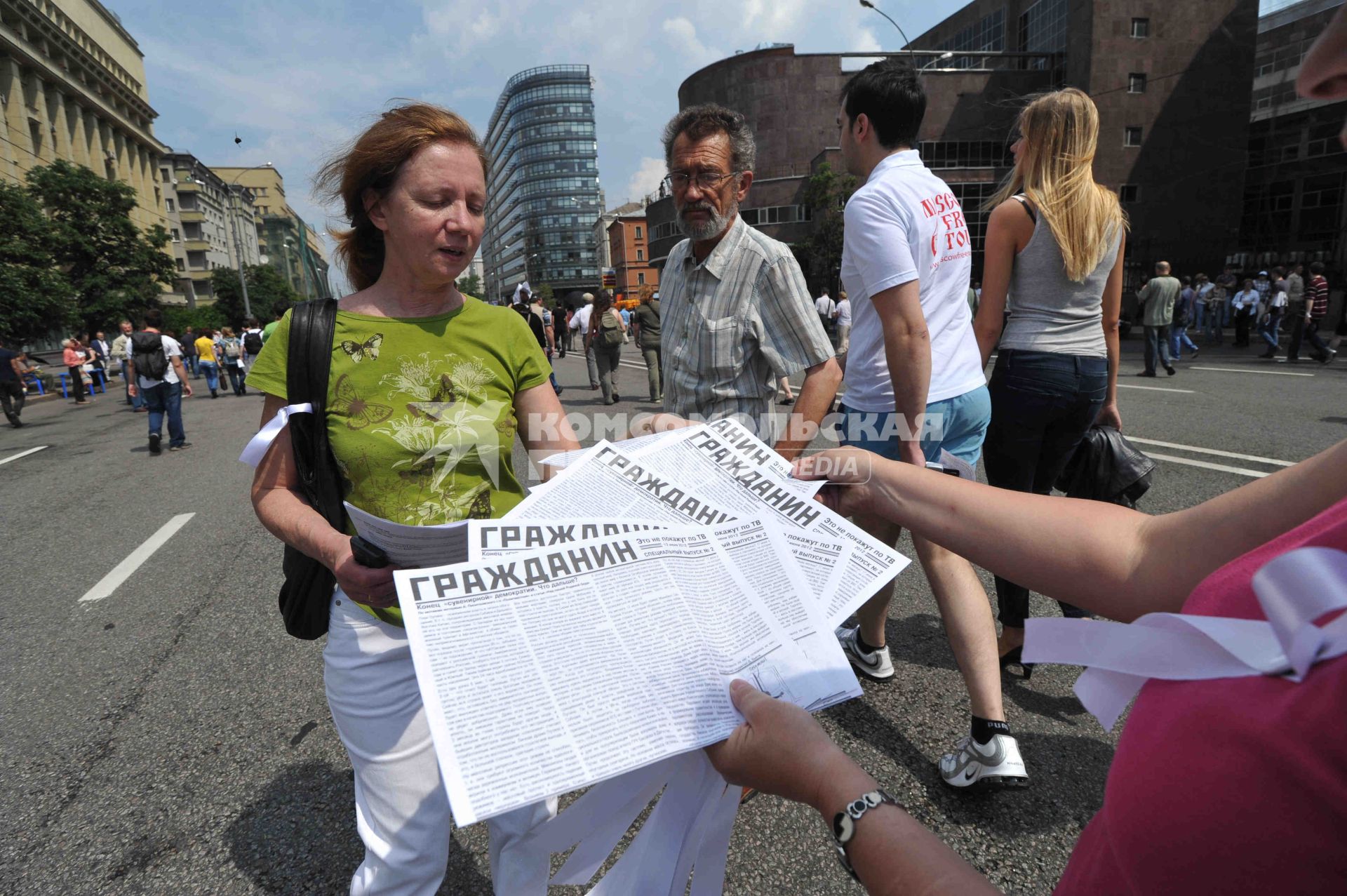 Акция оппозиции `Марш миллионов`. Участники акции во время шествия от Пушкинской площади до проспекта Сахарова.