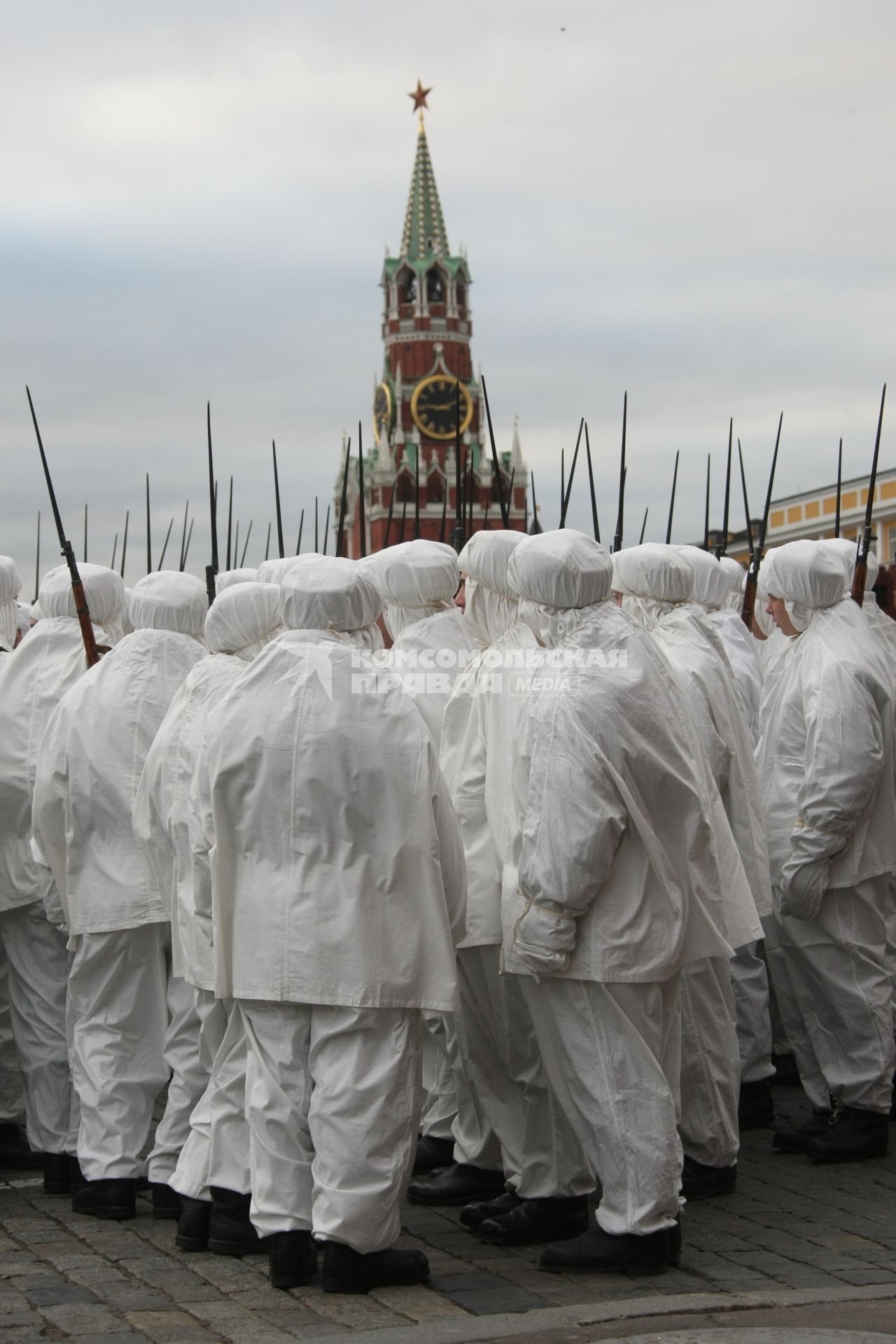 Красная площадь. Торжественное шествие, посвященное 67-й годовщине парада 7 ноября 1941 года.