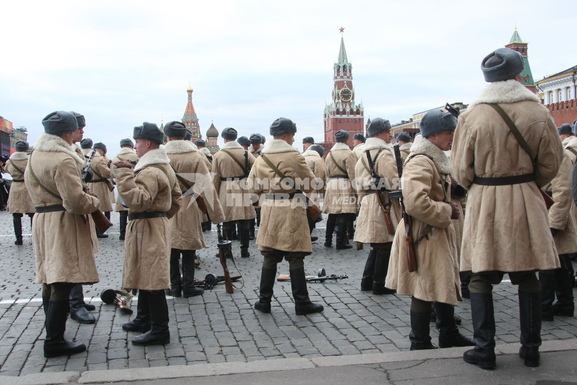 Красная площадь. Торжественное шествие, посвященное 67-й годовщине парада 7 ноября 1941 года.