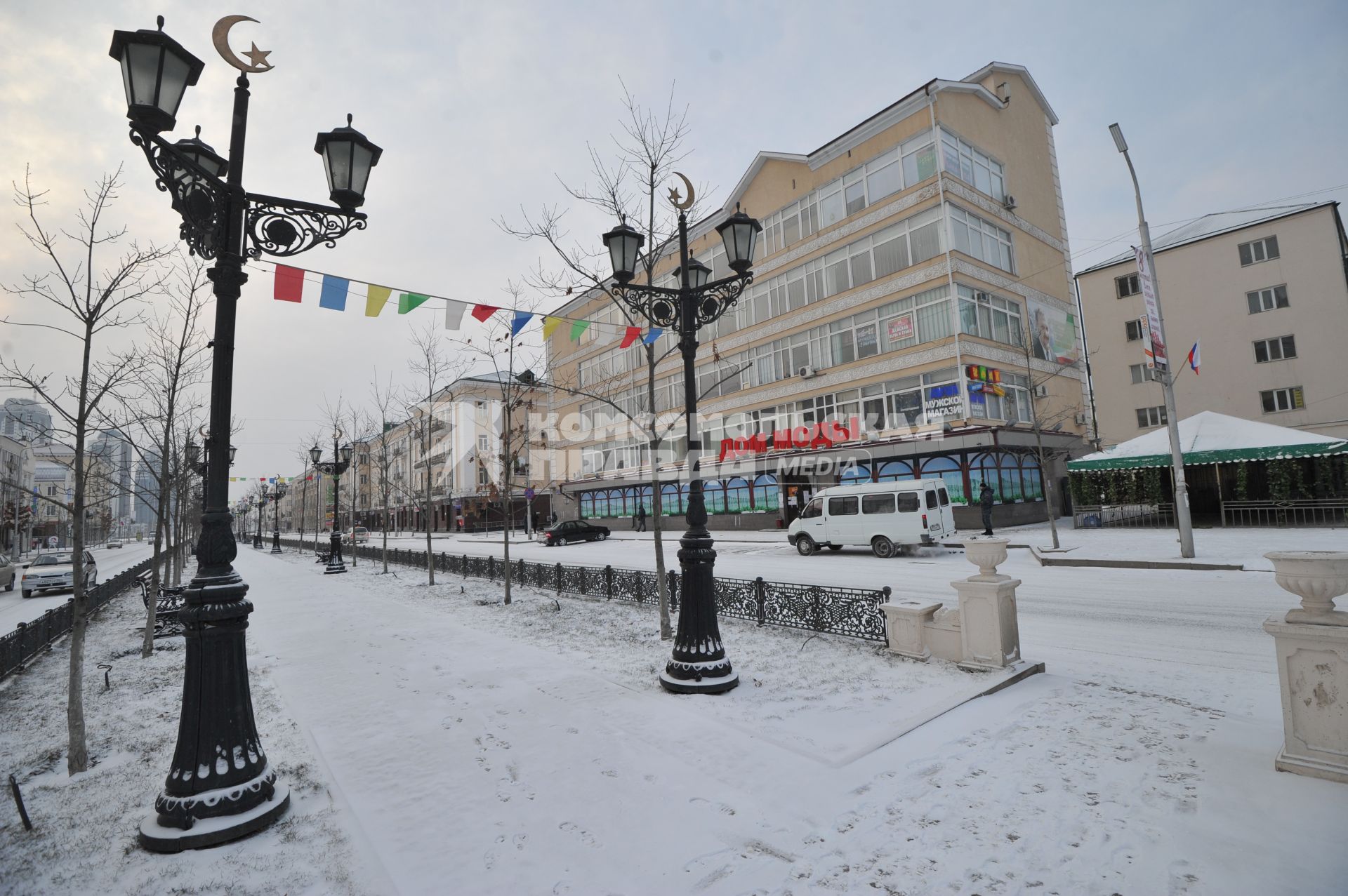 Виды Грозного. На снимке: `Дом моды` на проспекте имени В.В.Путина.