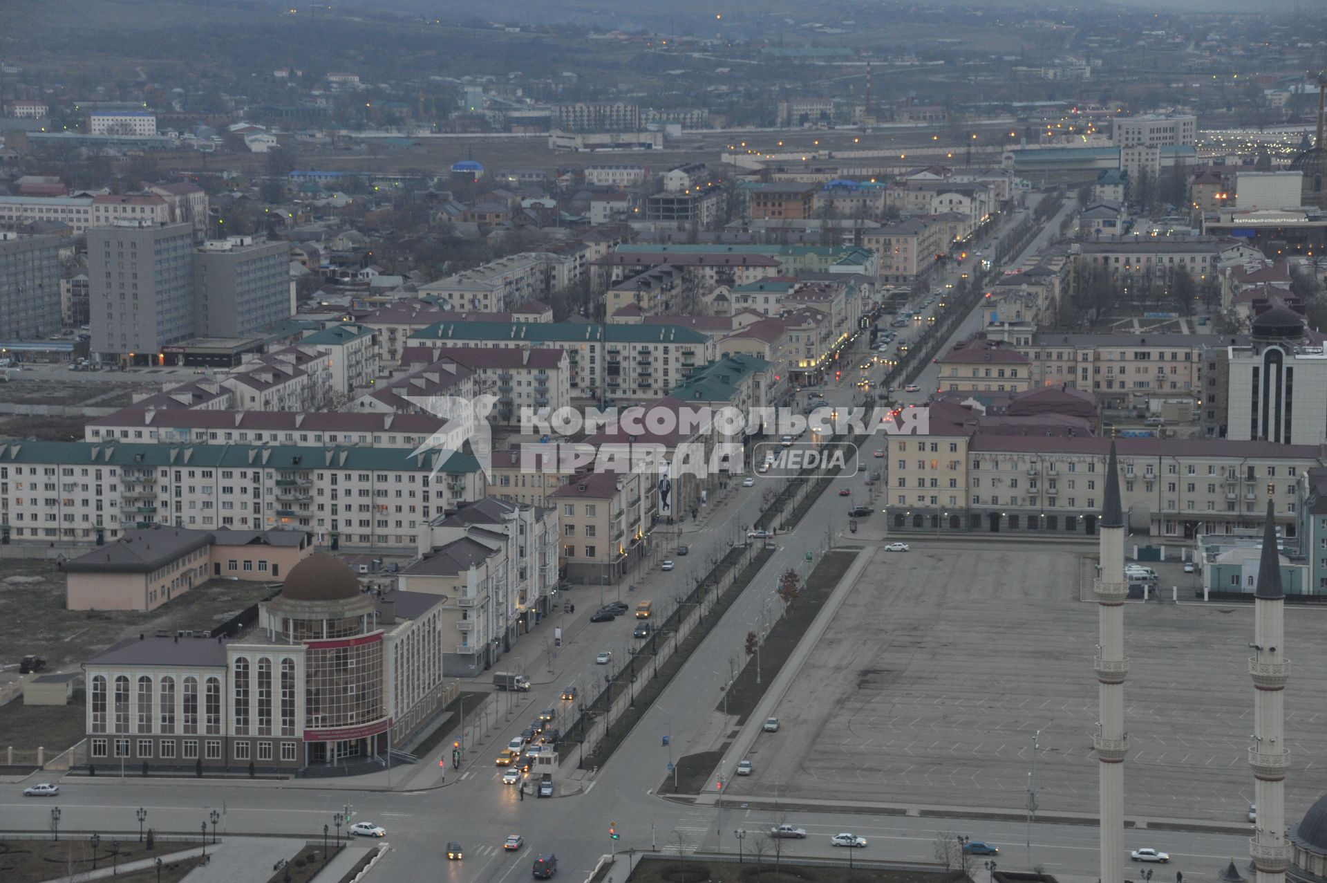 Виды Грозного. Панорама на город с одной из башен торгово-развлекательного центра `Грозный-Сити`.