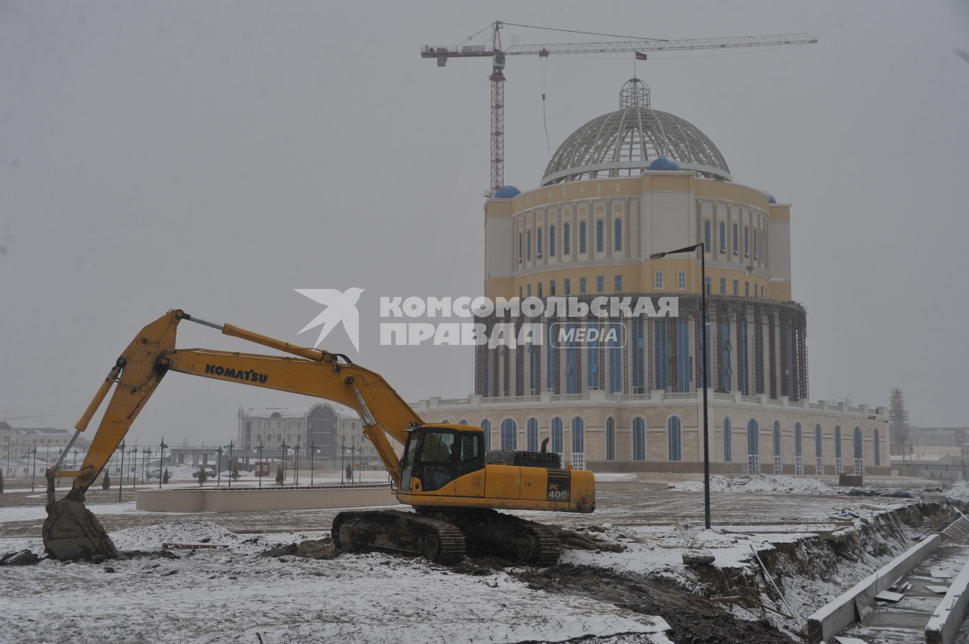 Виды Грозного. На снимке: строительство культурного центра  `Дом приёмов`.