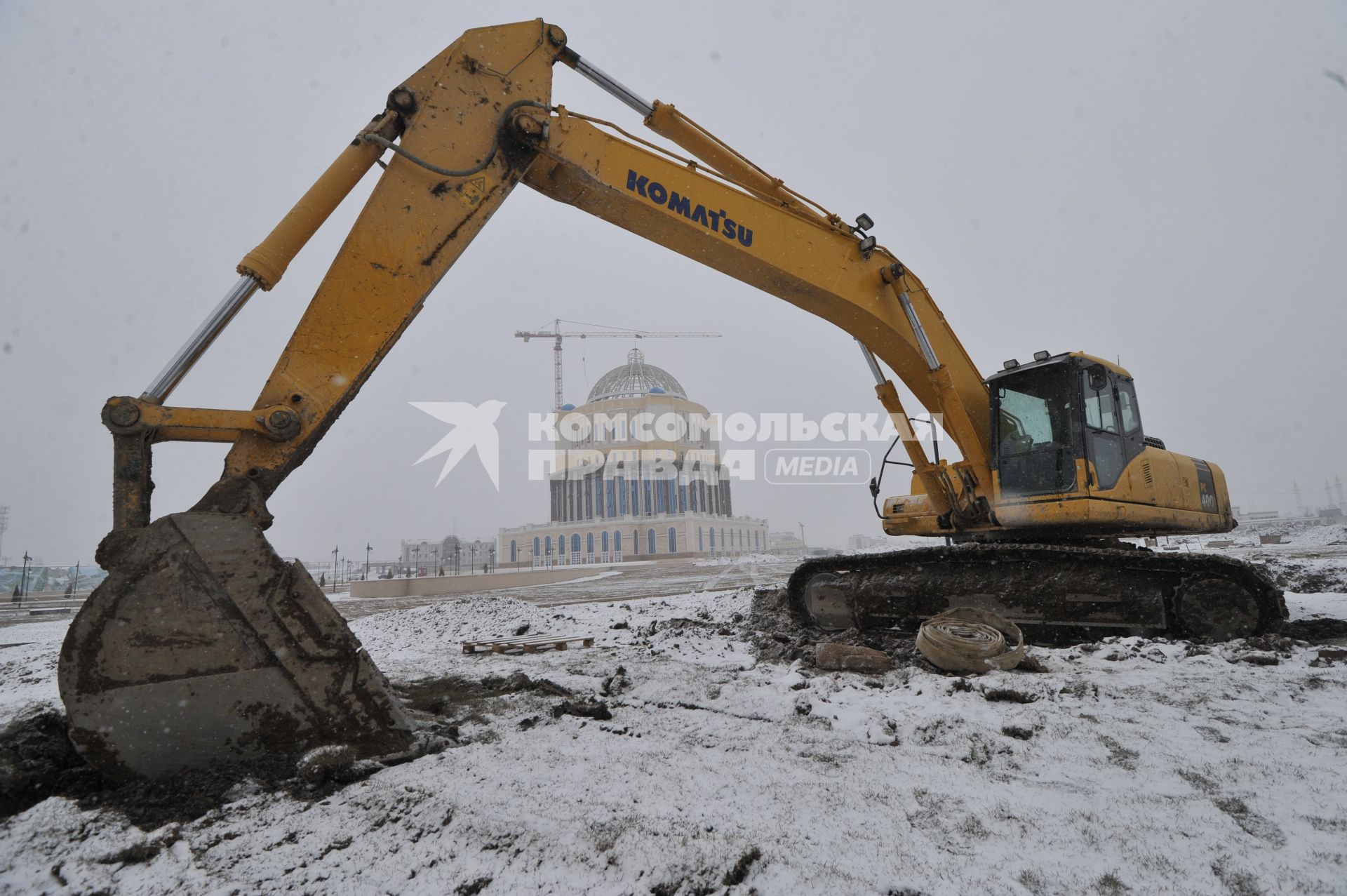 Виды Грозного. На снимке: строительство культурного центра  `Дом приёмов`.