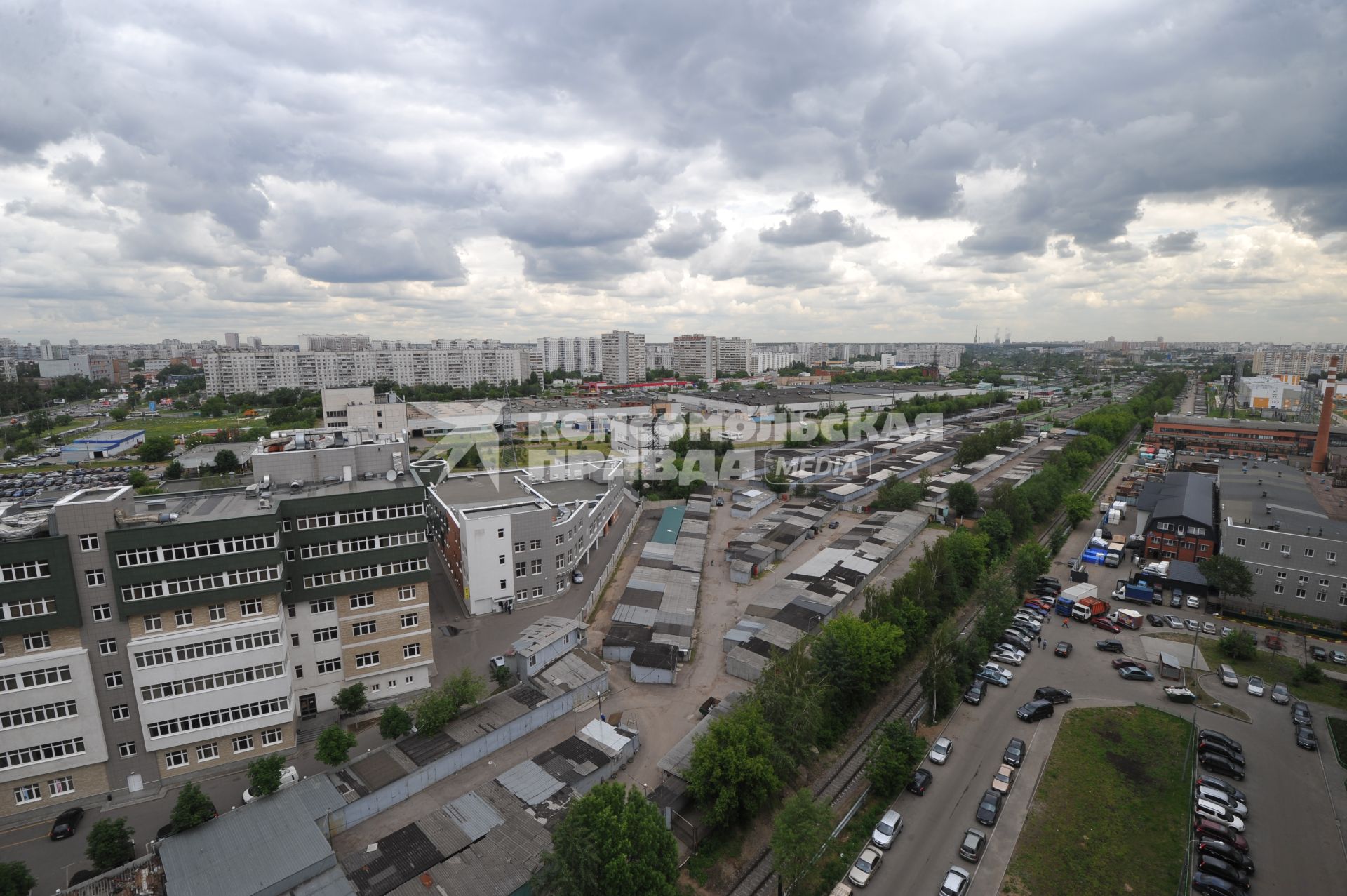 Городской микрорайон. На снимке: жилые дома.