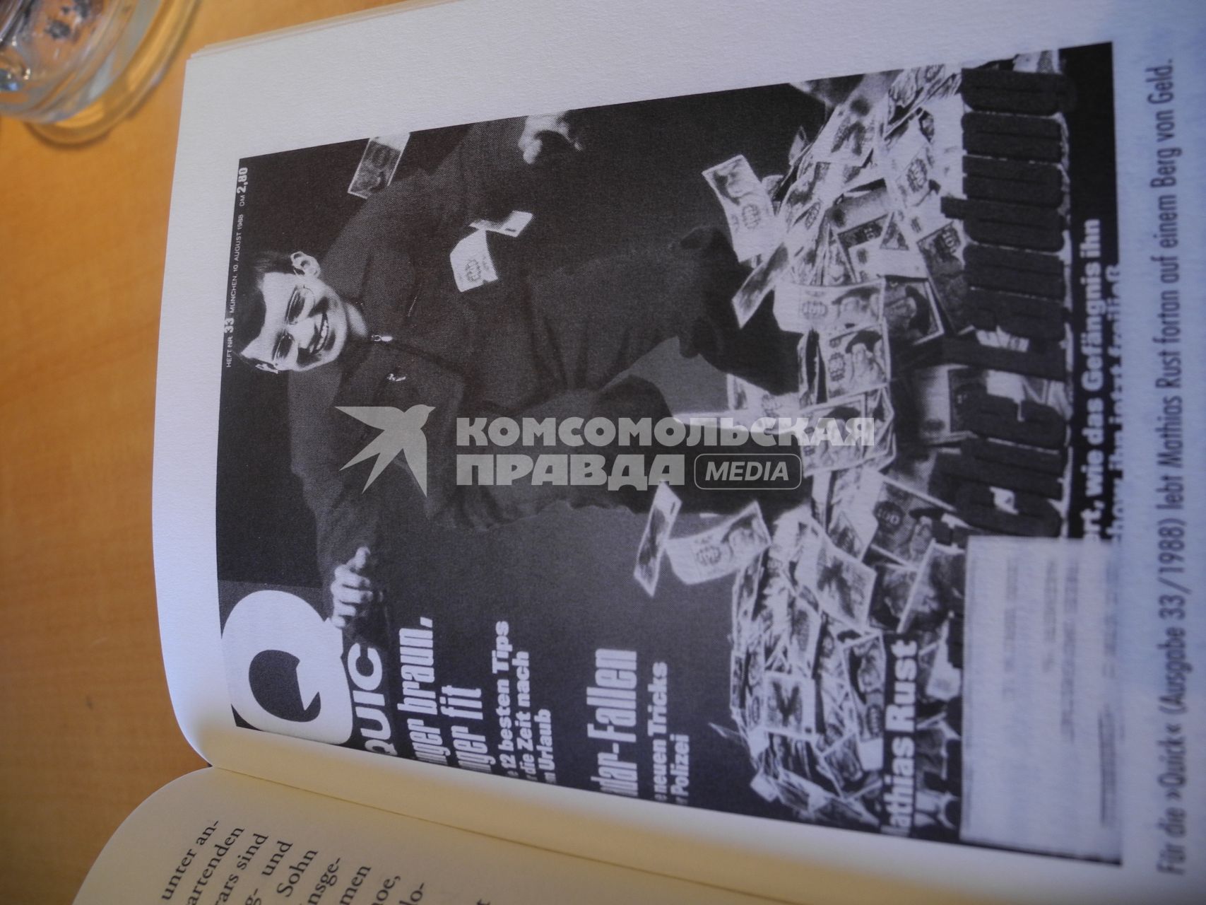 Книга о немце Матиасе Русте, приземлившийся 28 мая 1987 года на Красную площадь на своем самолете  Сессна .