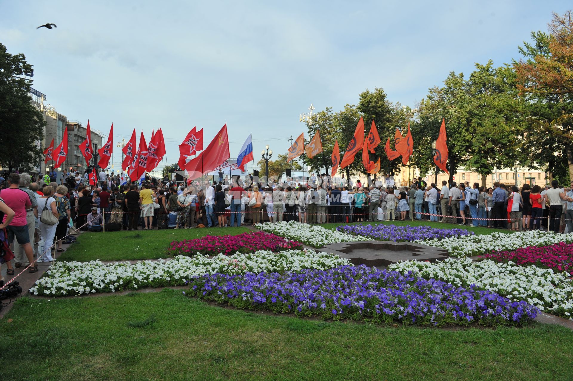 Митинг оппозиции `Комитет 6 мая` в защиту обвиняемых и подозреваемых по делу о массовых беспорядках на Болотной площади.