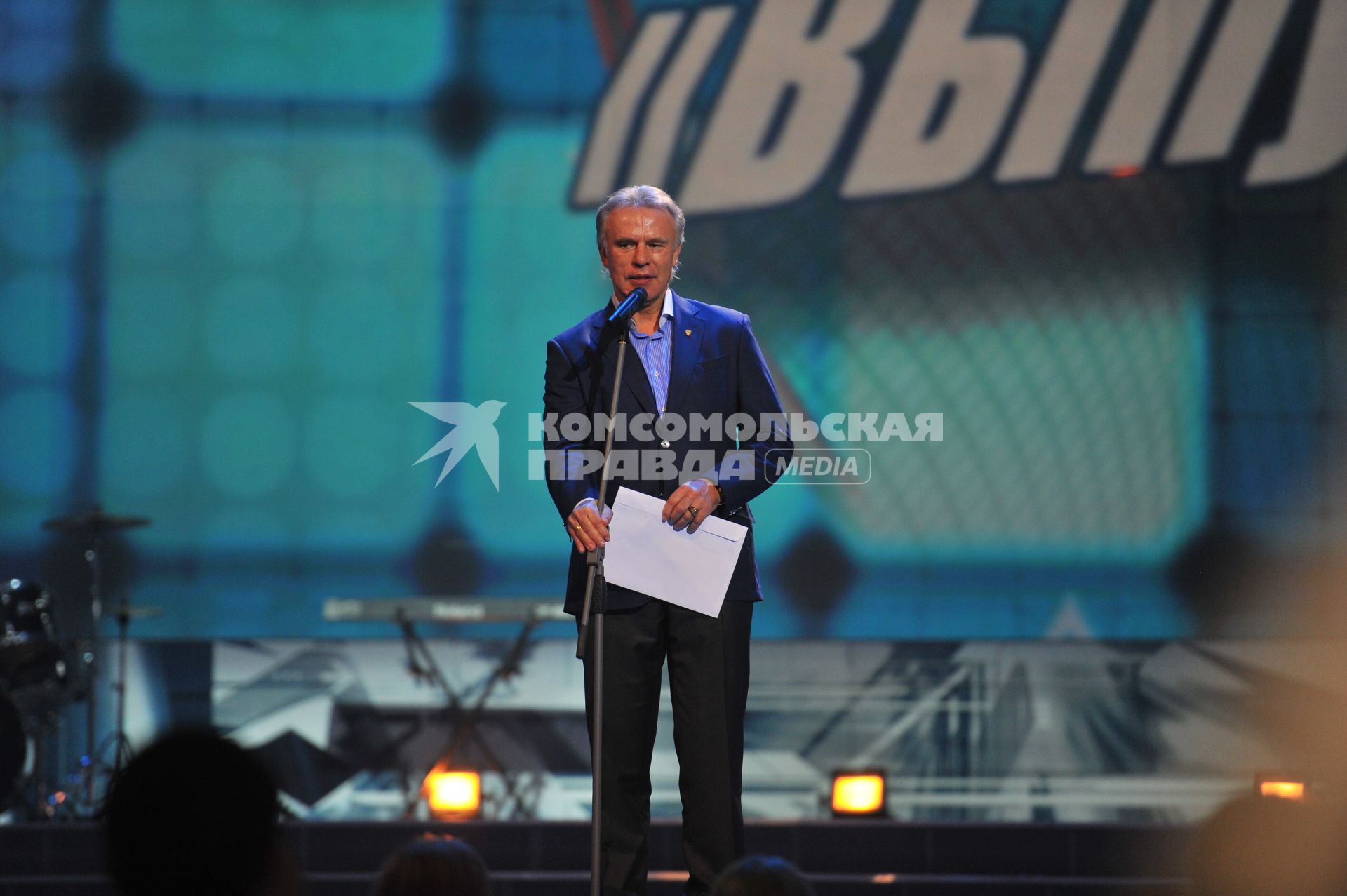 Государственный Кремлевский Дворец.  Бал `Выпускник-2012` На снимке:  первый заместитель председателя Комитета Совета Федерации по социальной политике Вячеслав Фетисов