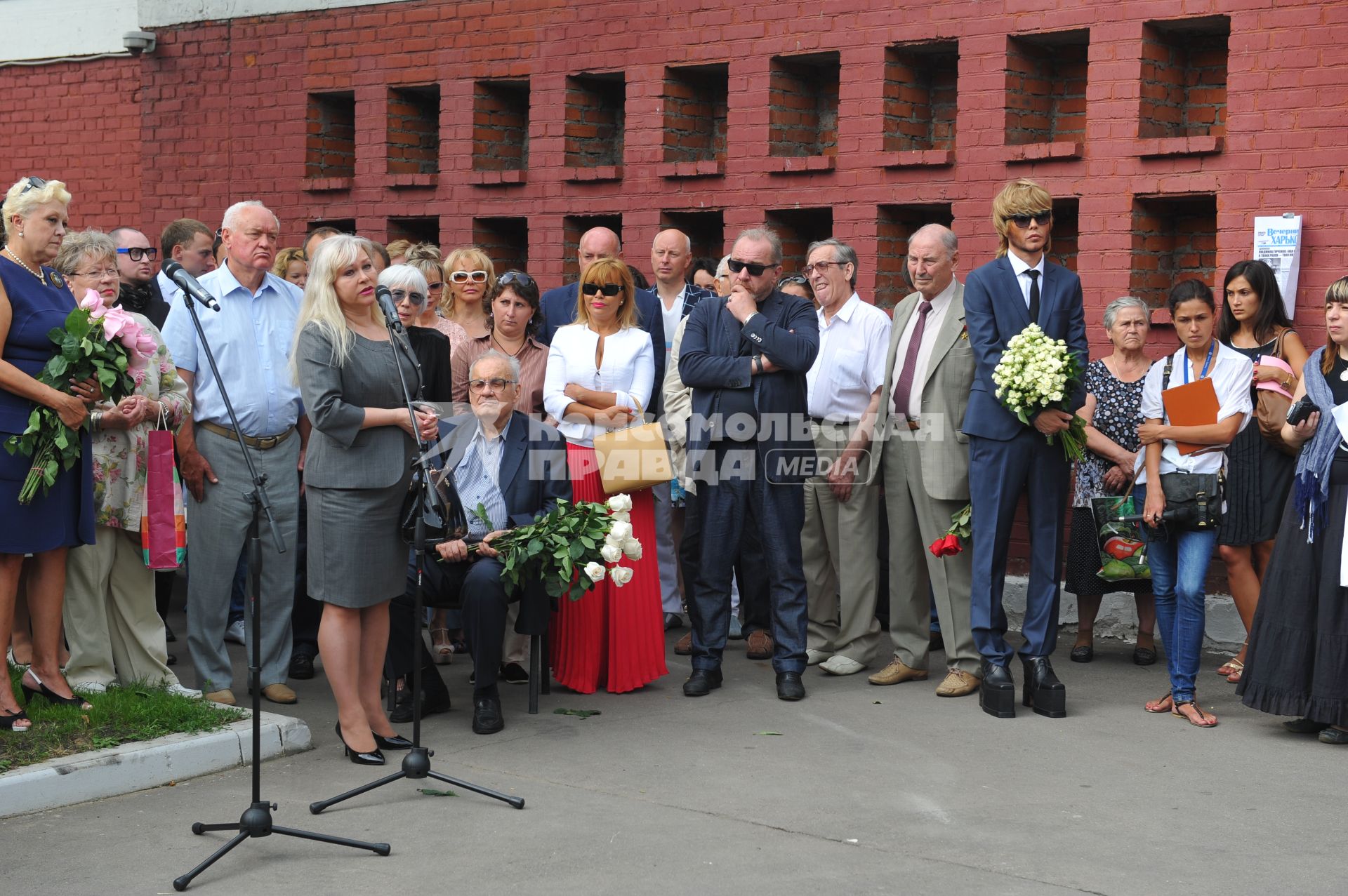 Новодевичье кладбище. Открытие памятника на могиле актрисы Людмилы Гурченко.