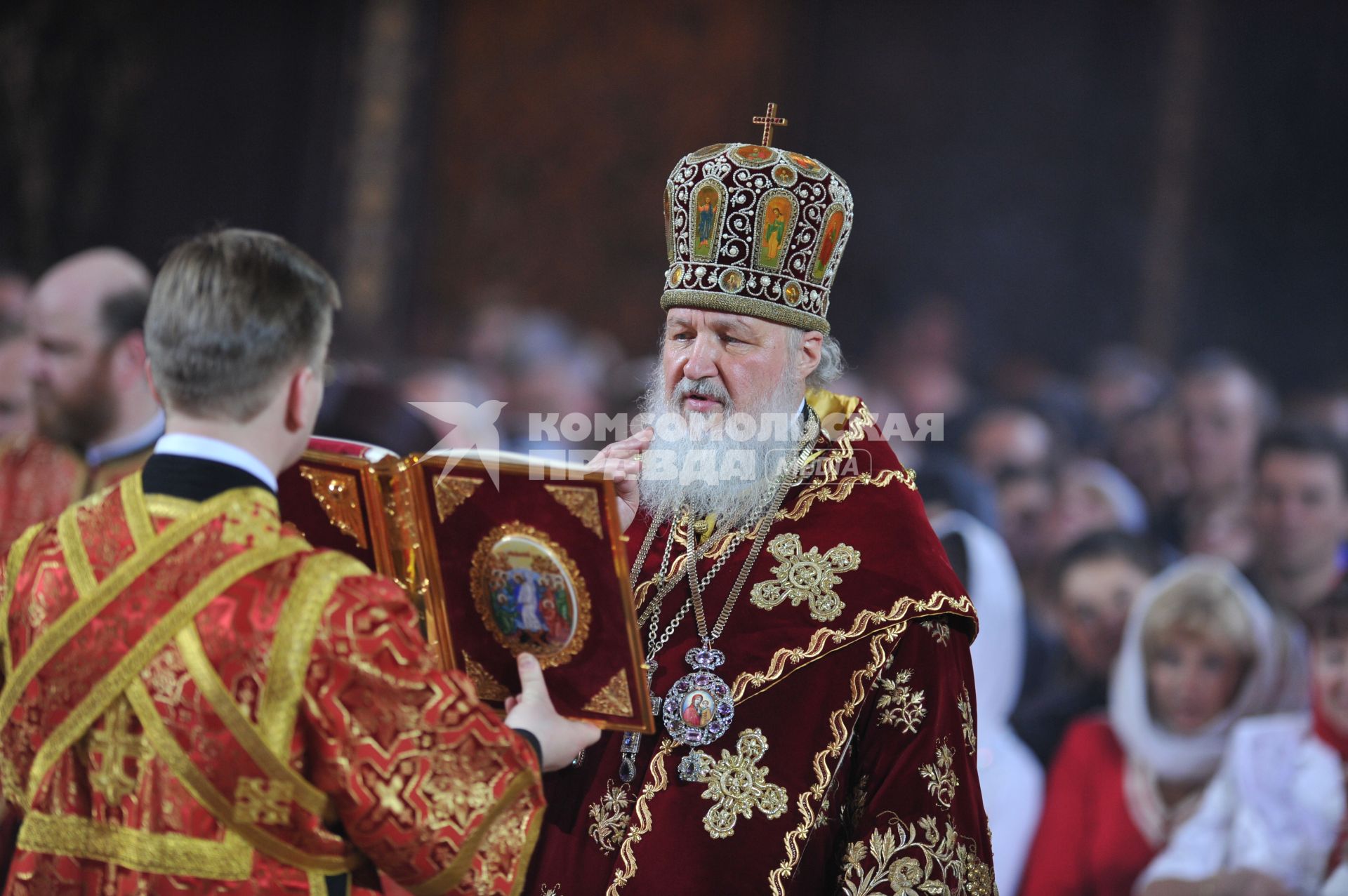 Храм Христа Спасителя. На снимке: патриарх Московский и Всея Руси, предстоятель Русской православной церкви Кирилл во время праздничного пасхального богослужения.