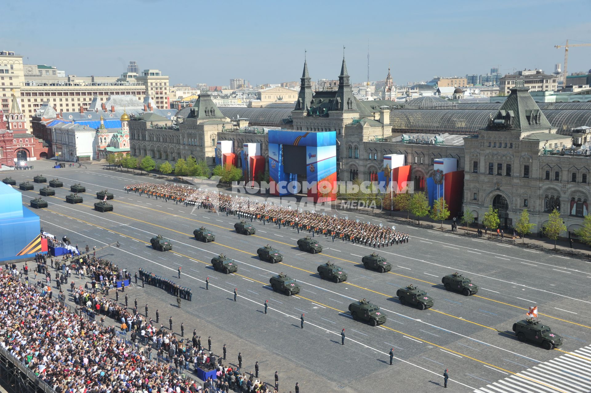 Генеральная репетиция Парада Победы на Красной площади. На снимке: бронеавтомобили ГАЗ-2330 `Тигр`.