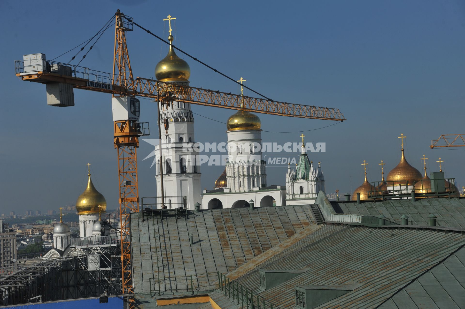 Вид на Колокольню Ивана Великого (слева) и Благовещенский Собор.