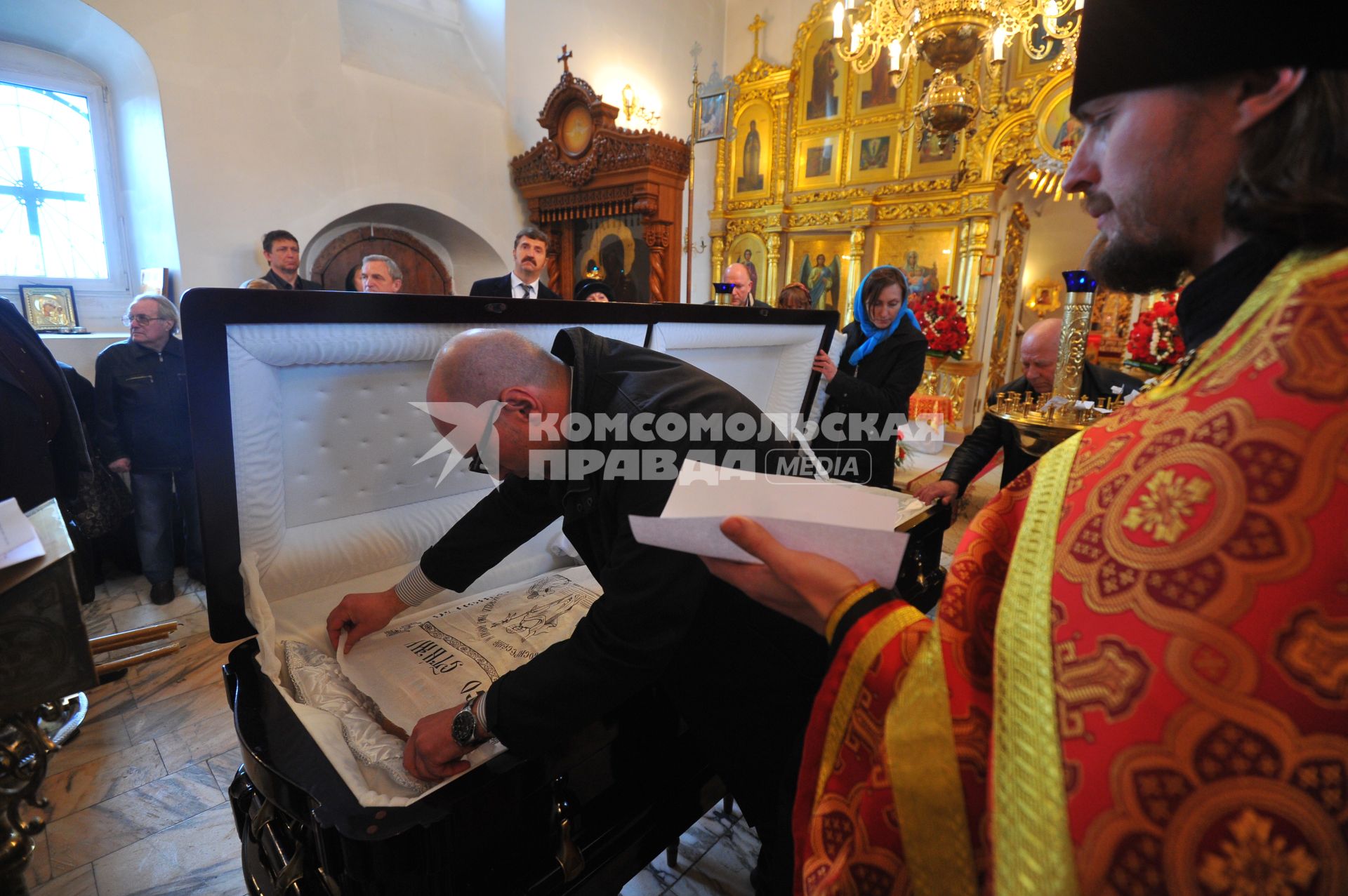 Отпевании в церкви Александра Пороховщикова. Н