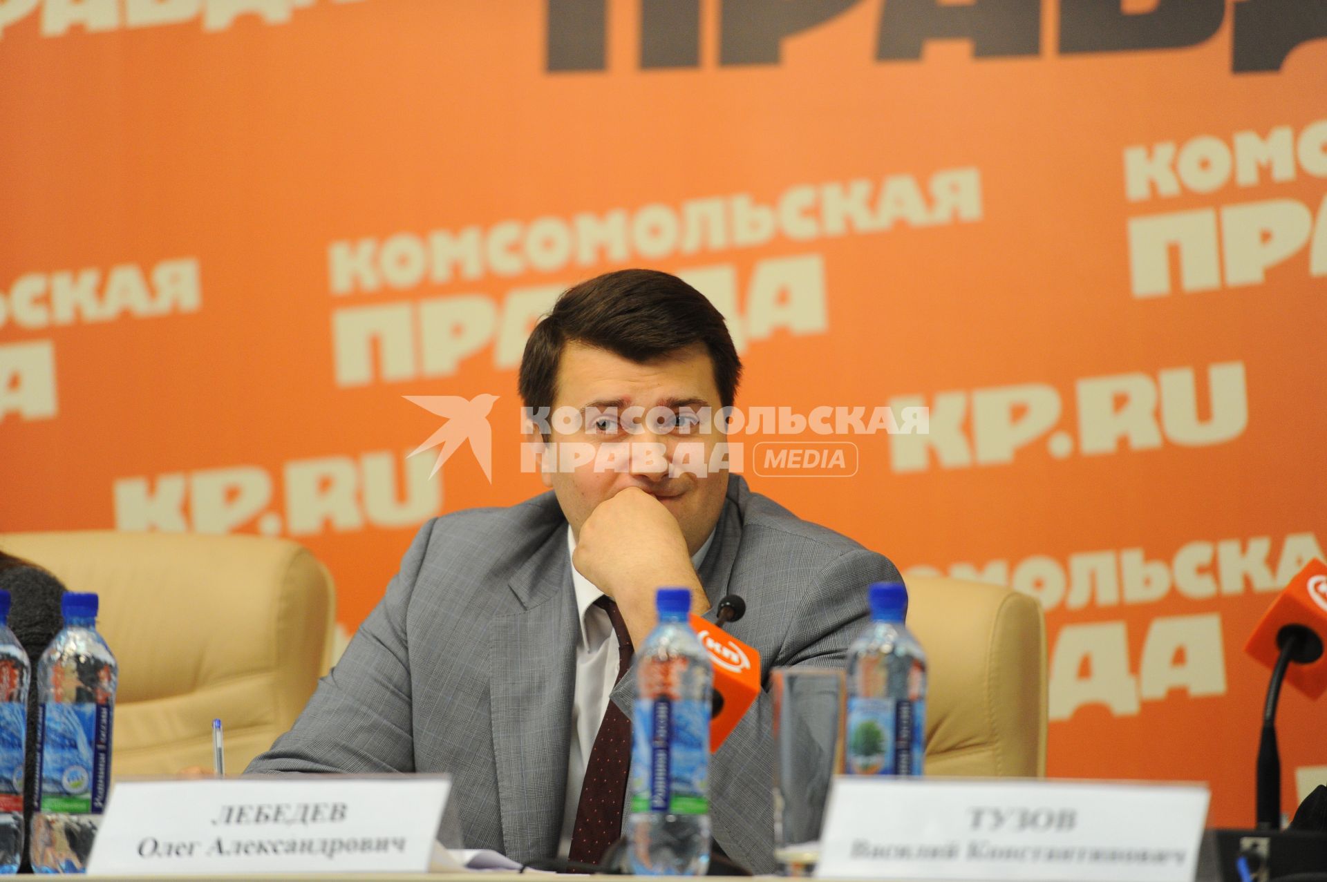 ИД `Комсомольская правда`. Телемост, посвященный старту экологической акции `Поможем природе вместе`. На снимке: член комитета Государственной Думы по природным ресурсам, природопользованию и экологии Олег Лебедев.