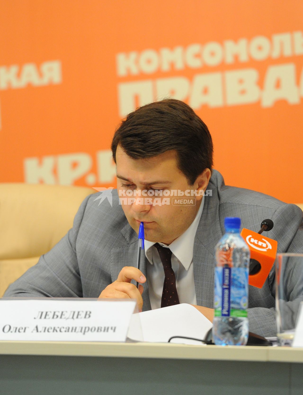 ИД `Комсомольская правда`. Телемост, посвященный старту экологической акции `Поможем природе вместе`. На снимке: член комитета Государственной Думы по природным ресурсам, природопользованию и экологии Олег Лебедев.