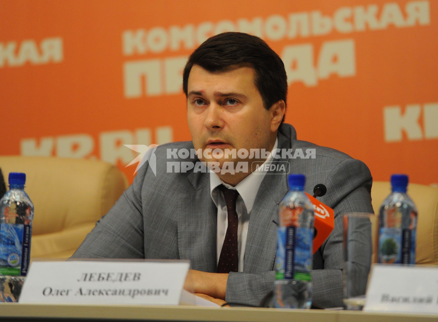 ИД `Комсомольская правда`. Телемост, посвященный старту экологической акции `Поможем природе вместе`. На снимке: член комитета Государственной Думы по природным ресурсам, природопользованию и экологии Олег Лебедев.