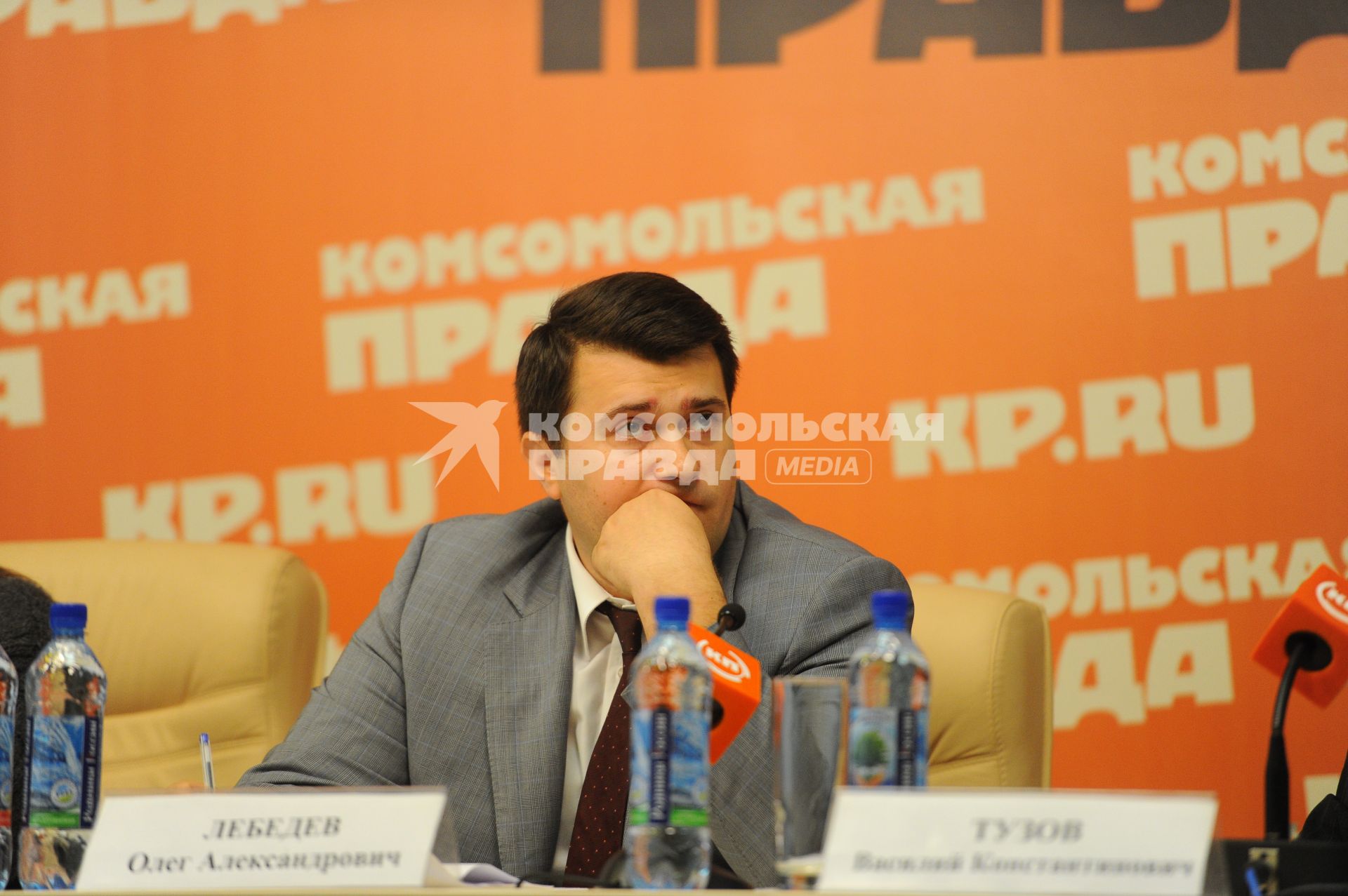 ИД `Комсомольская правда`. Телемост, посвященный старту экологической акции `Поможем природе вместе`. На снимке: член комитета Государственной Думы по природным ресурсам, природопользованию и экологии Олег Лебедев.