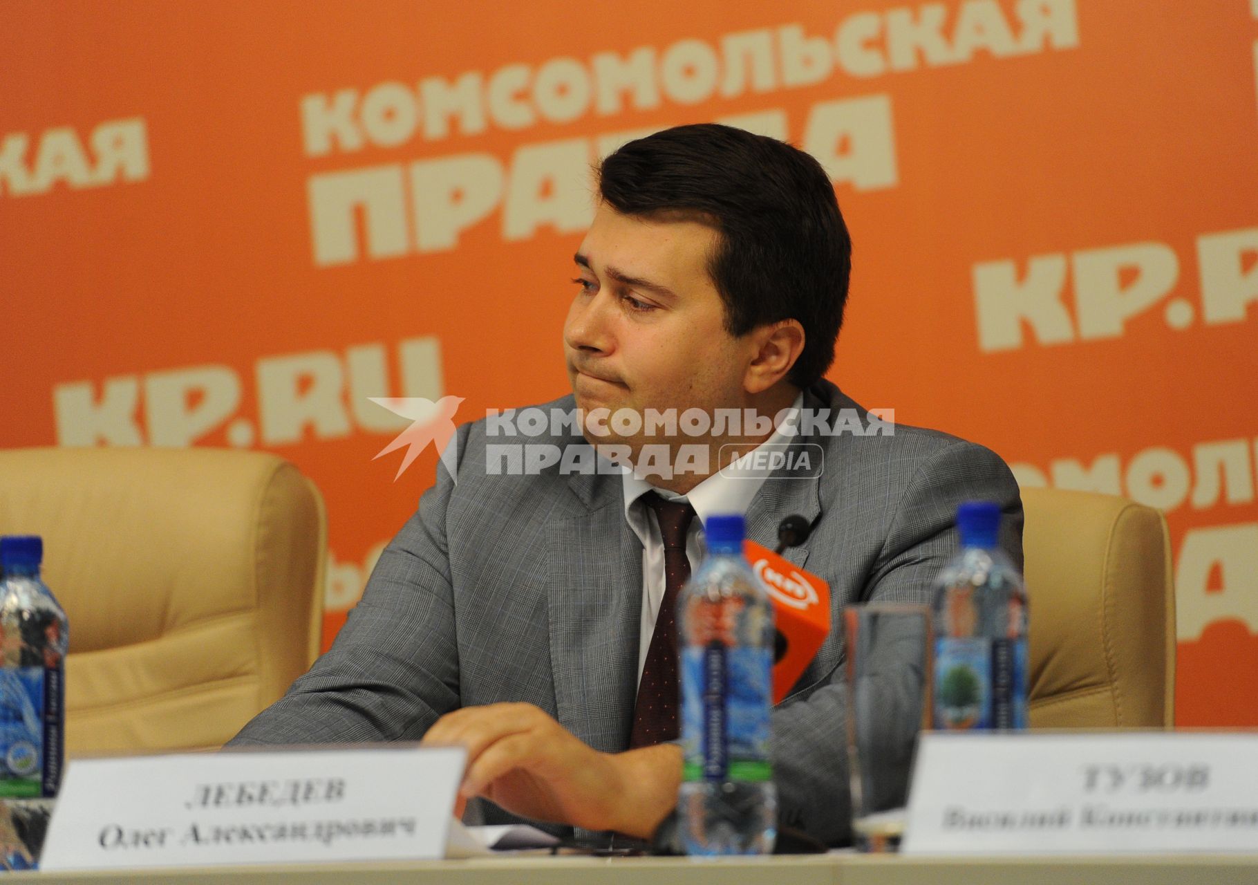 ИД `Комсомольская правда`. Телемост, посвященный старту экологической акции `Поможем природе вместе`. На снимке: член комитета Государственной Думы по природным ресурсам, природопользованию и экологии Олег Лебедев.