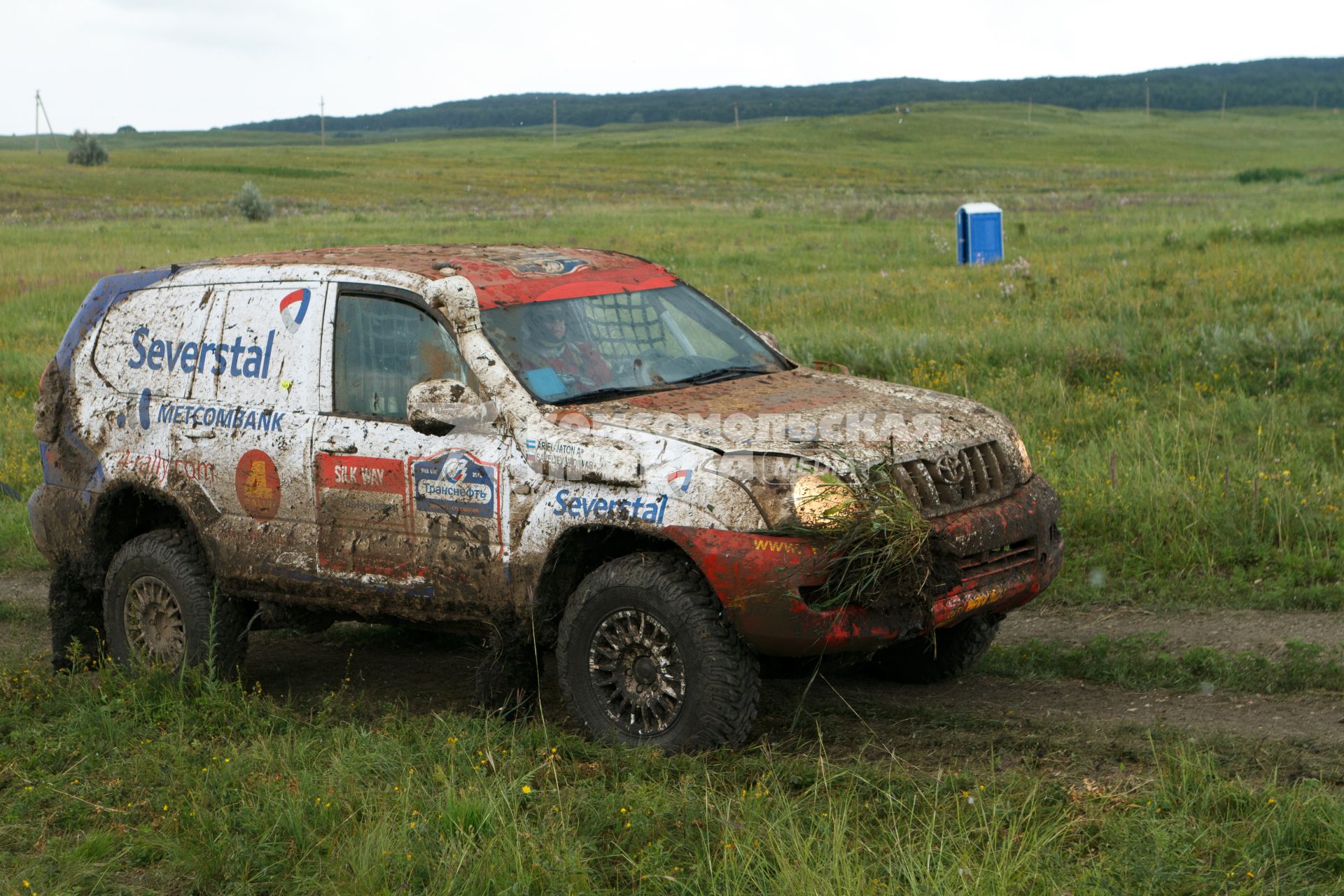 Ралли `Шелковый путь`, на снимке: команда `4 RALLY`, на автомобиле Toyota Land Cruiser KDJ120, номер 152, пилот Вадим Савельев.