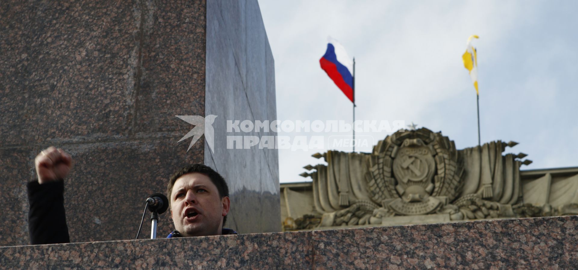 Митинг в поддержку Путина, площадь Ленина, Ставрополь. На снимке: участник митинга выступает с трибуны.