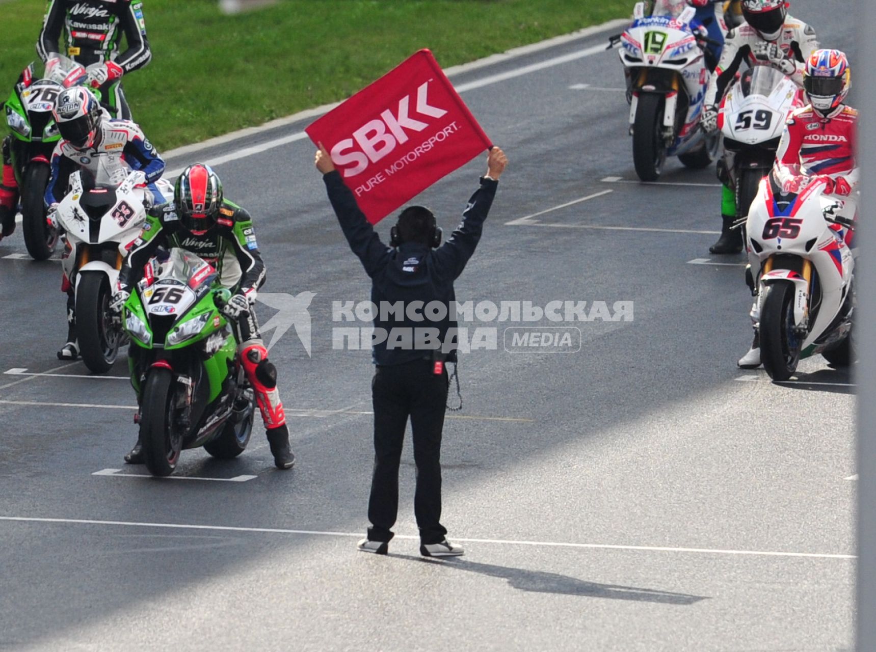 Подмосковный трек Moscow Raceway. Первый российский этап чемпионата мира по шоссейно-кольцевым мотогонкам World Superbike.