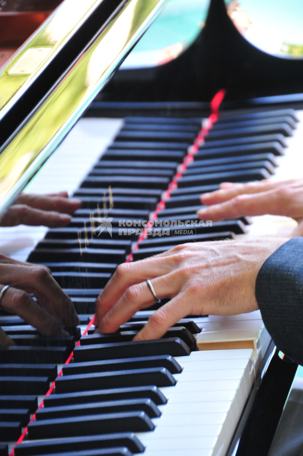 XV Московский международный фестиваль `Джаз в саду Эрмитаж`. На снимке: руки пианиста.