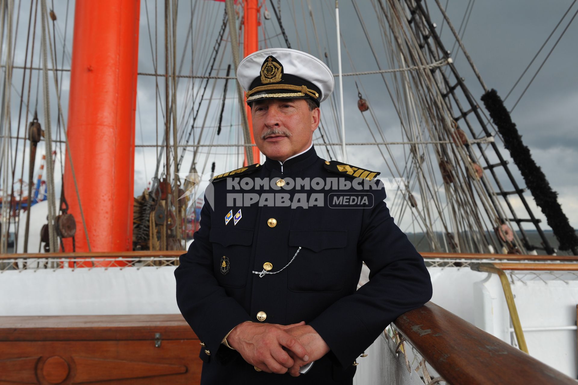 Барк `Седов` во время первого кругосветного путешествия. На снимке: капитан барка Николай Зорченко.