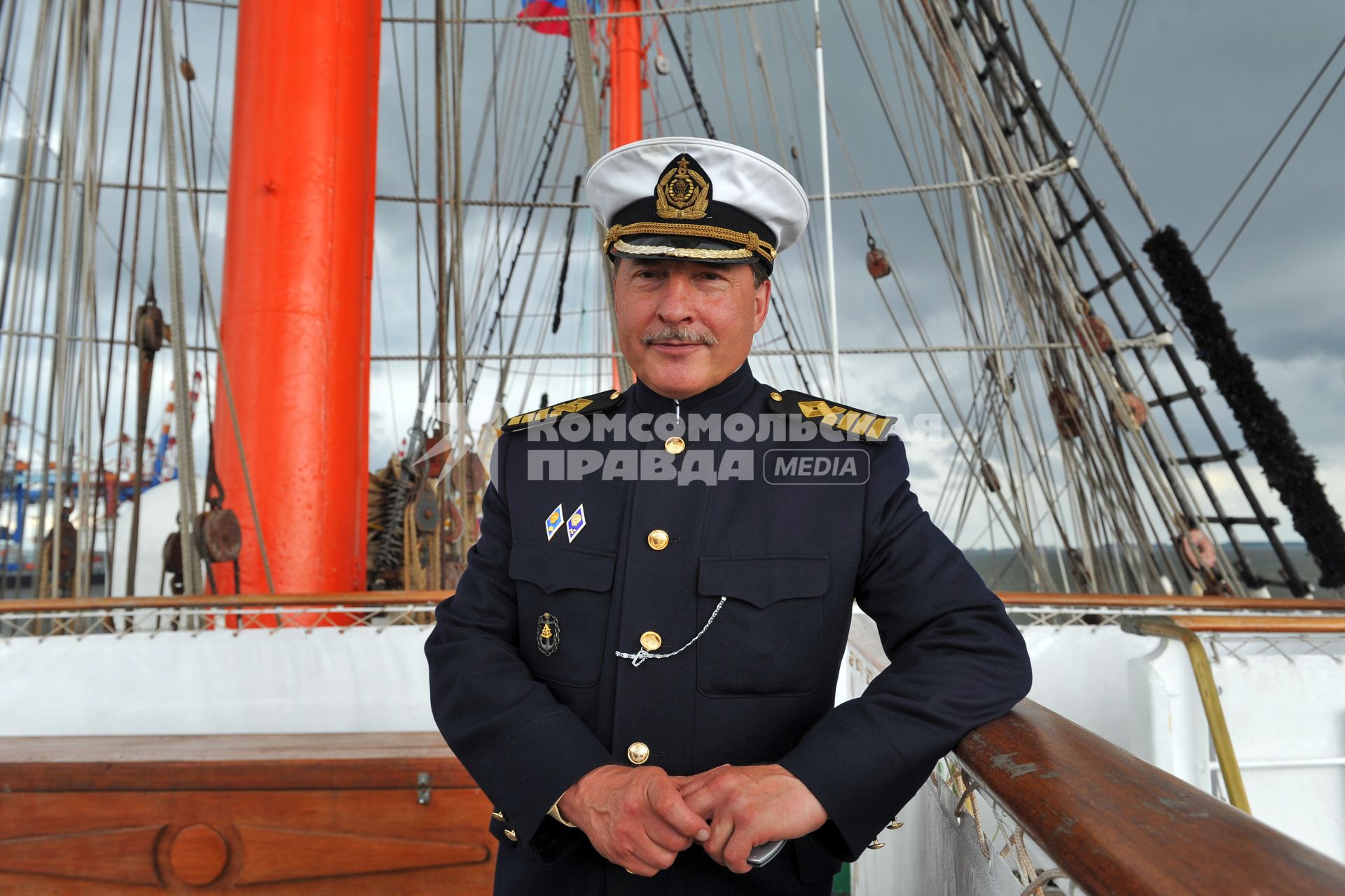 Барк `Седов` во время первого кругосветного путешествия. На снимке: капитан барка Николай Зорченко.