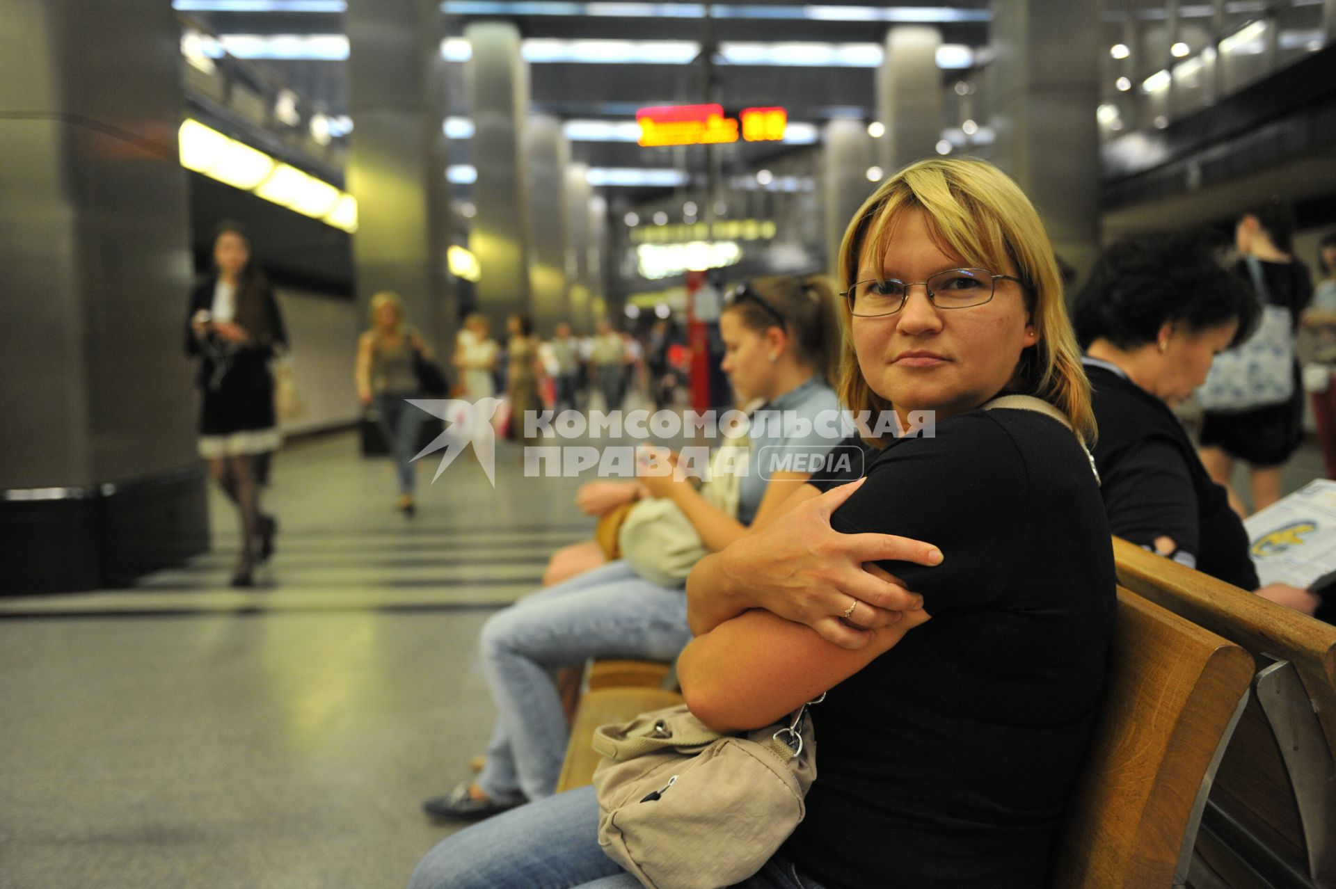 Московский метрополитен. На снимке: вестибюль станции метро `Выставочная`.