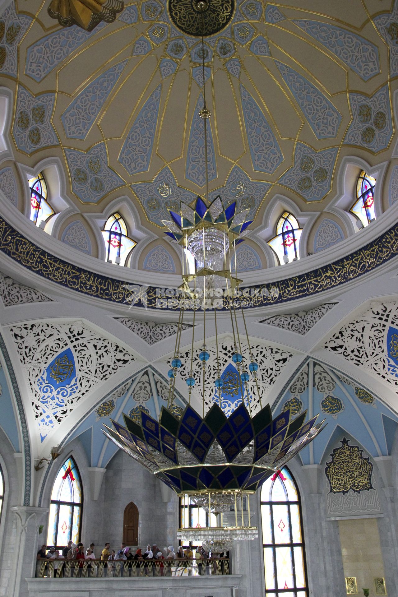 Внутренний вид купола мечети.