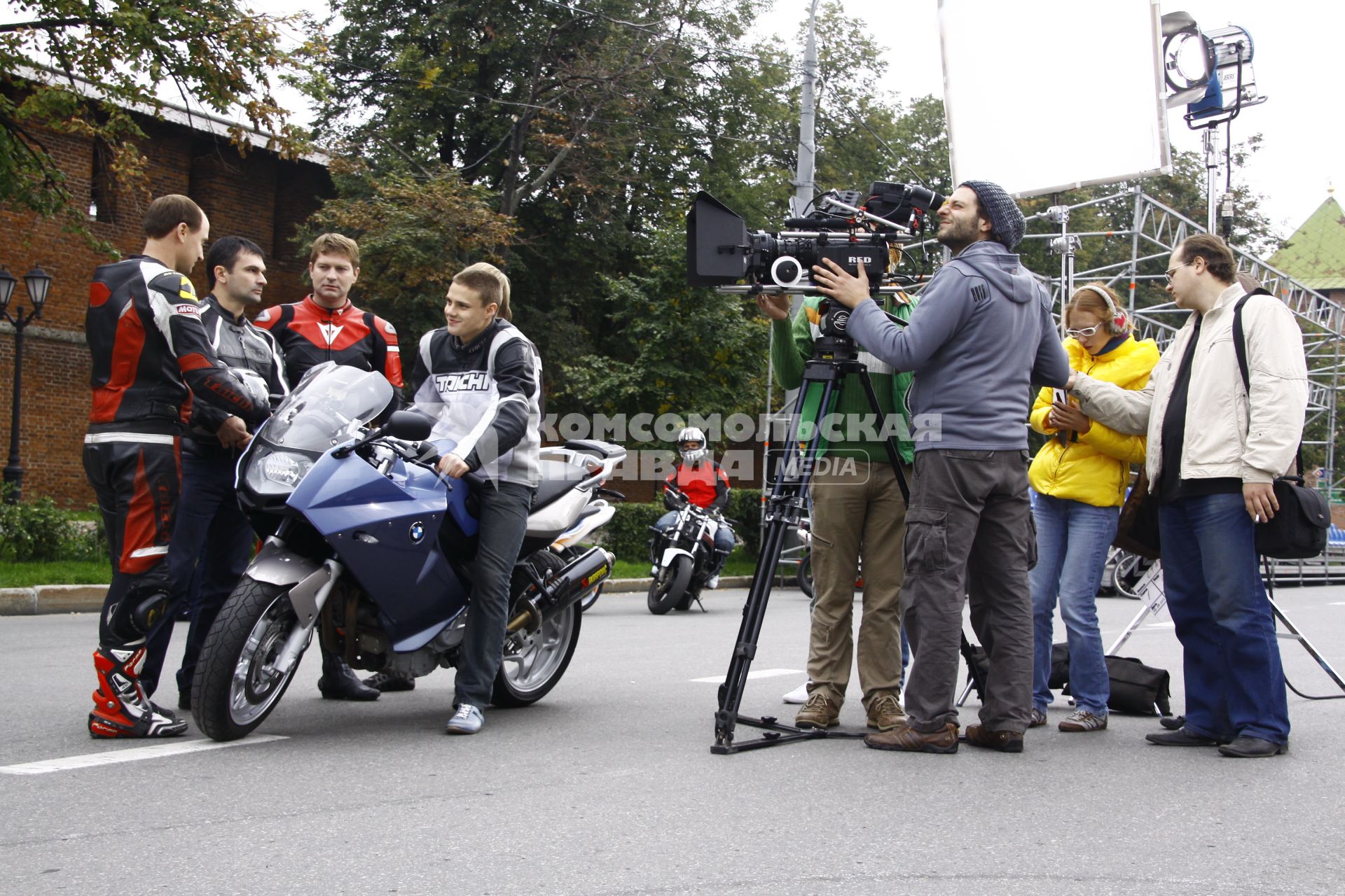 Съемки фильма о мотоциклистах `Стантер`. На снимке: Поготовка к съемке очередного эпизода.