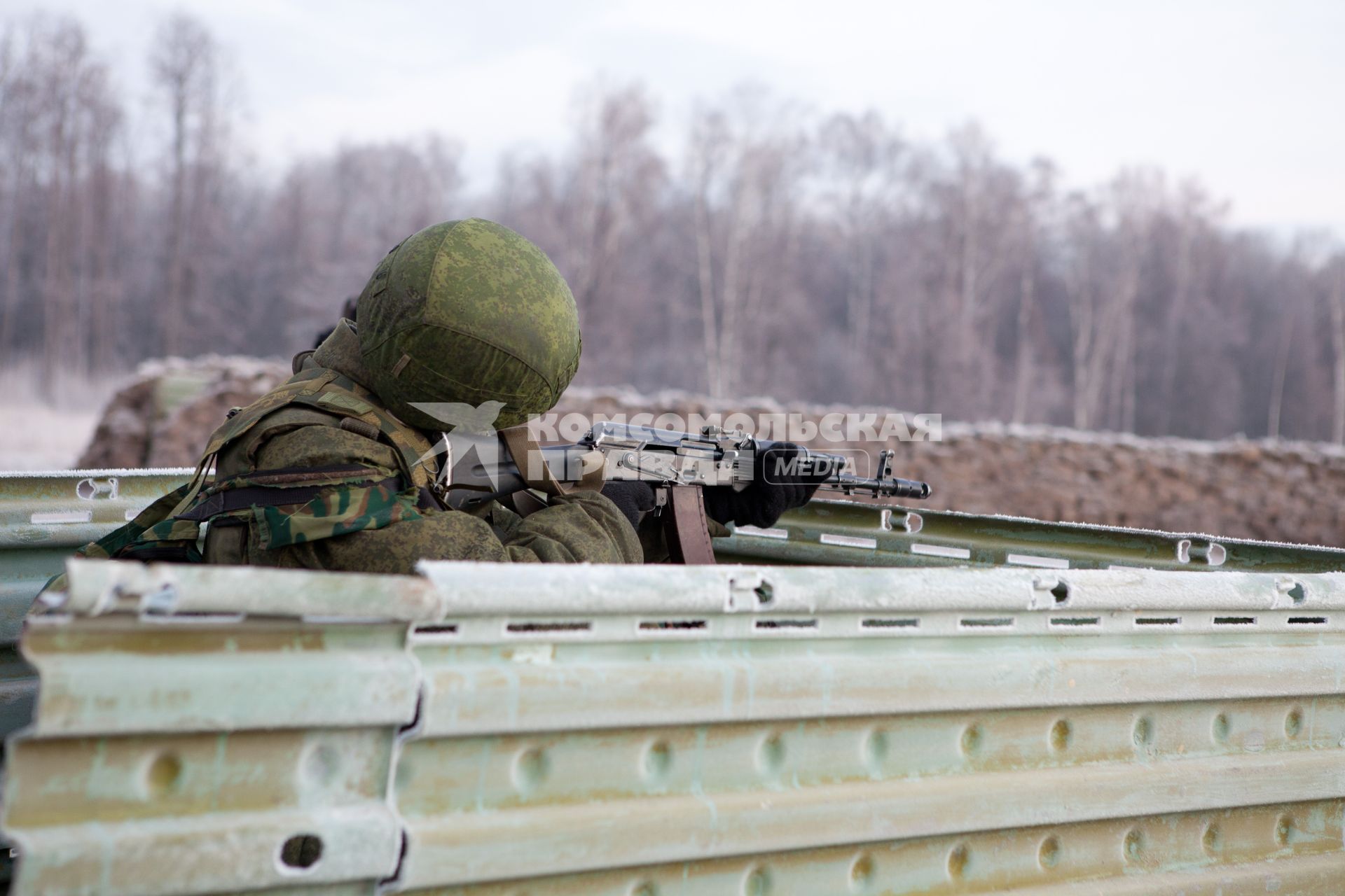 51-й парашютно-десантный полк, 106-й военно-десантной дивизии. Десантник с Автоматом Калашникова.