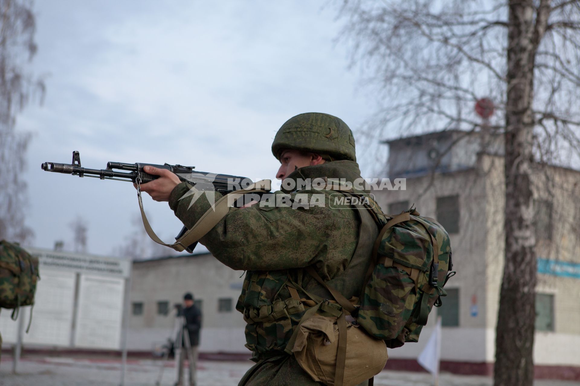 51-й парашютно-десантный полк, 106-й военно-десантной дивизии. Десантник с Автоматом Калашникова.