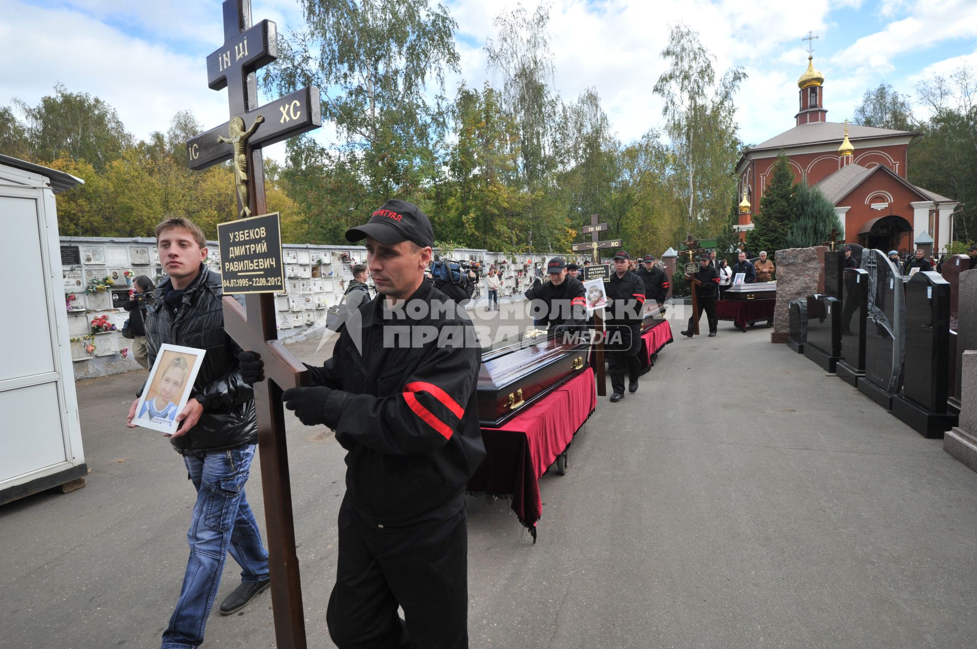 Похороны погибших в ДТП воспитанников детского дома