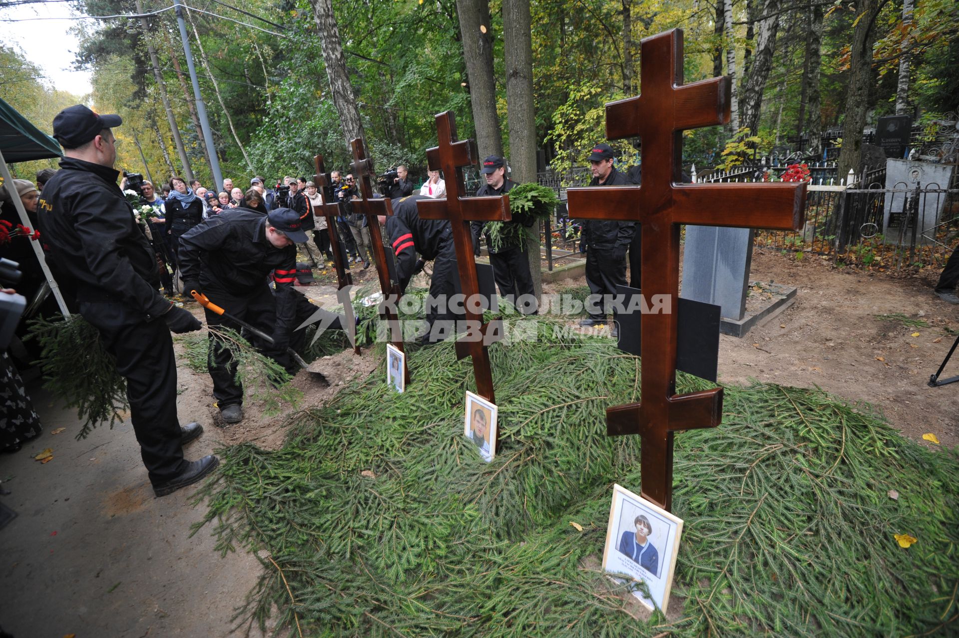 Похороны погибших в ДТП воспитанников детского дома