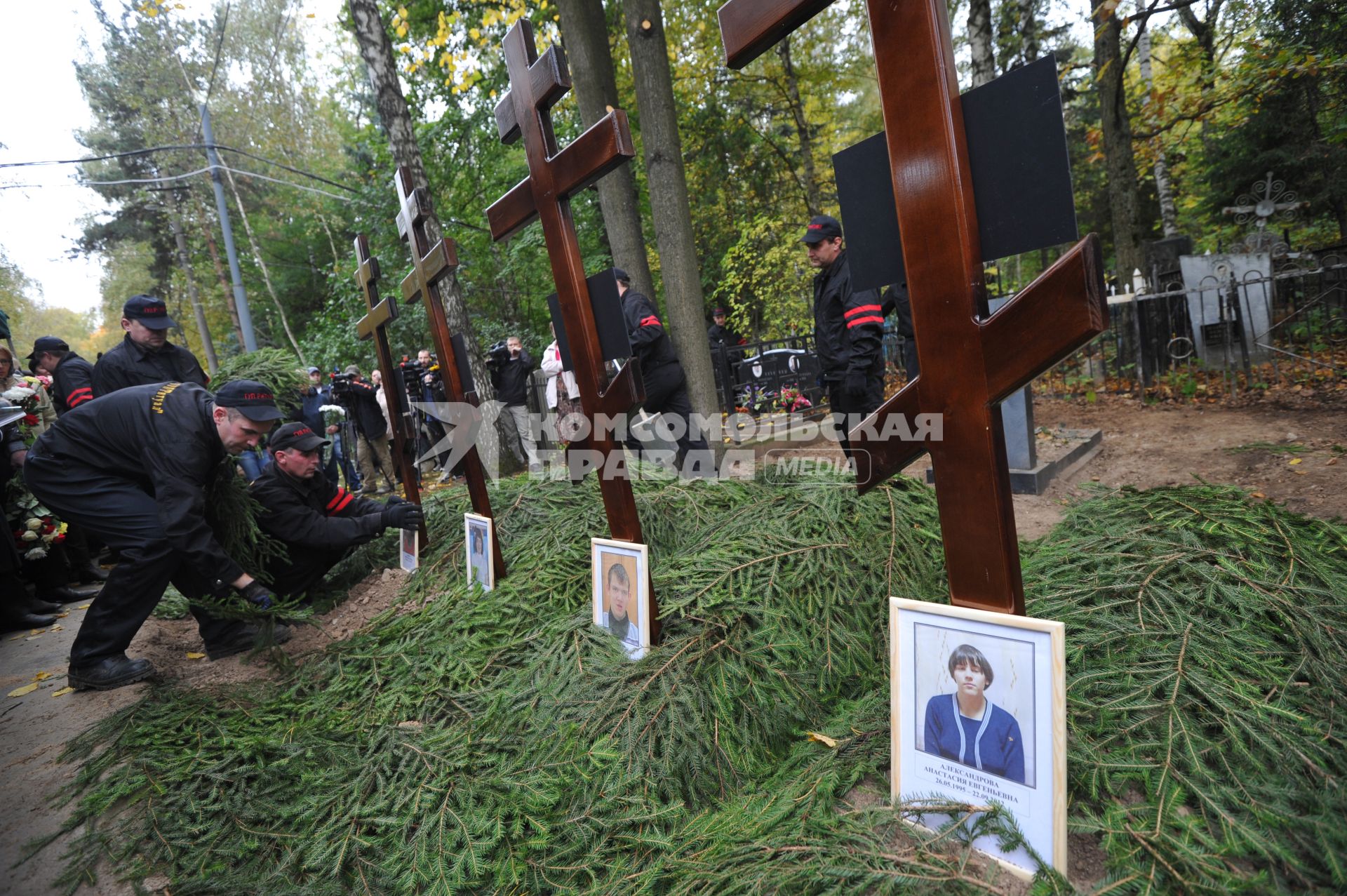 Похороны погибших в ДТП воспитанников детского дома