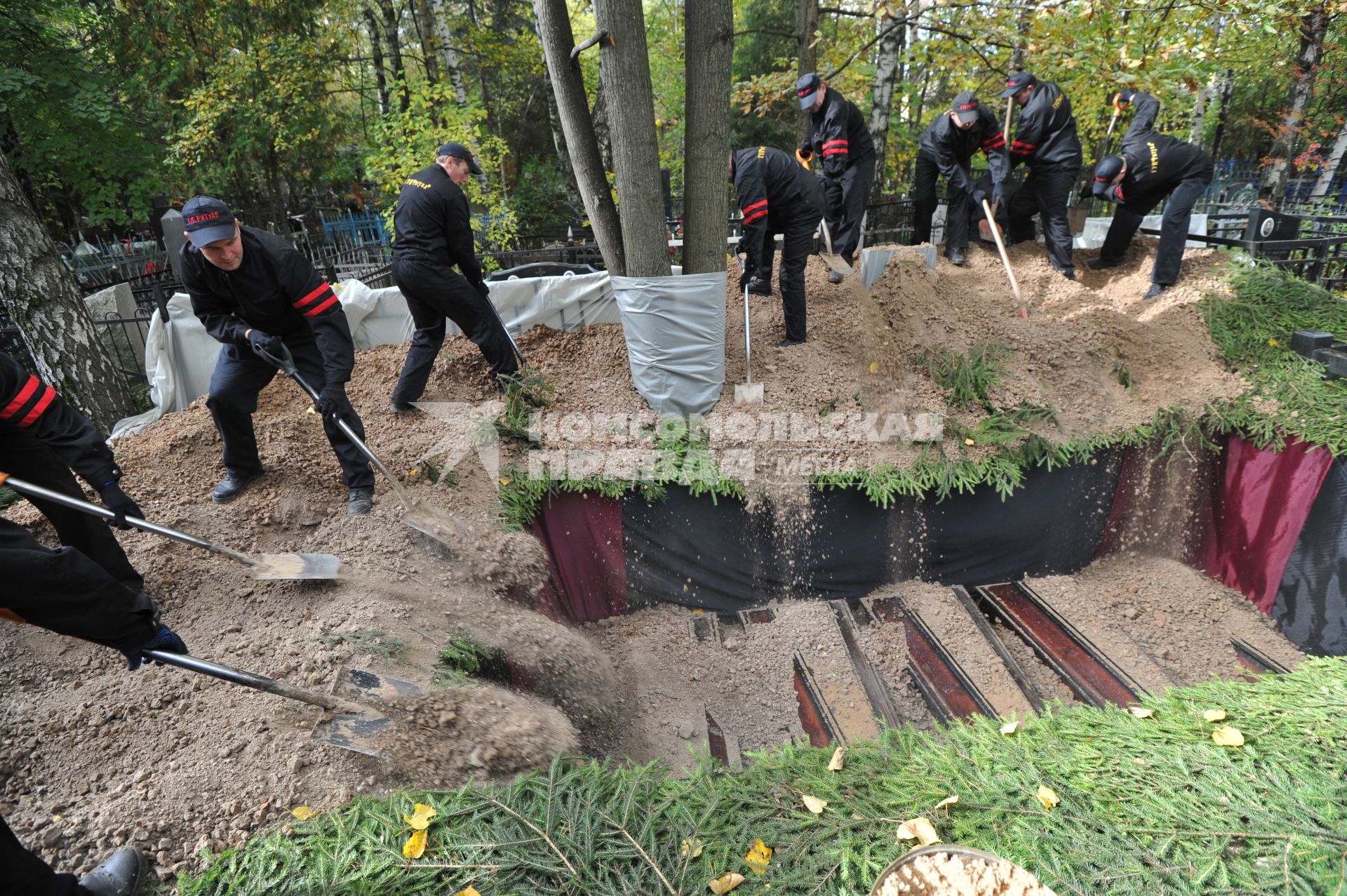 Похороны погибших в ДТП воспитанников детского дома