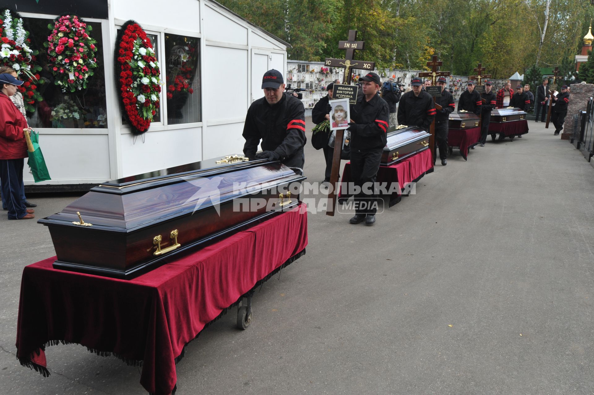 Похороны погибших в ДТП воспитанников детского дома