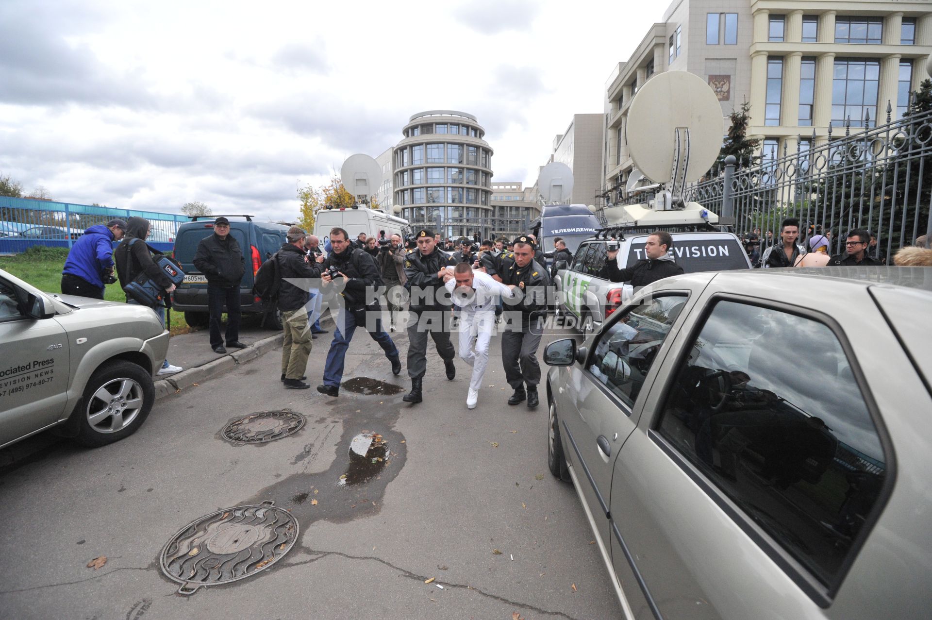 Акция протеста сторонников группы Pussy Riot