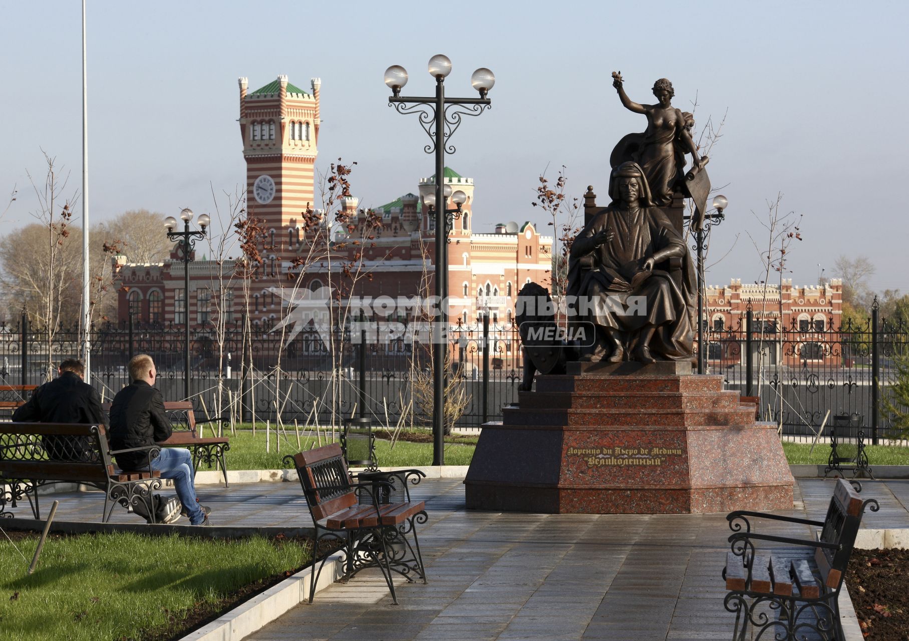 Республика Марий Эл, г. Йошкар-Ола. Памятник Лоренцо ди Пьеро де Медичи `Великолепный` на площади Девы Марии.