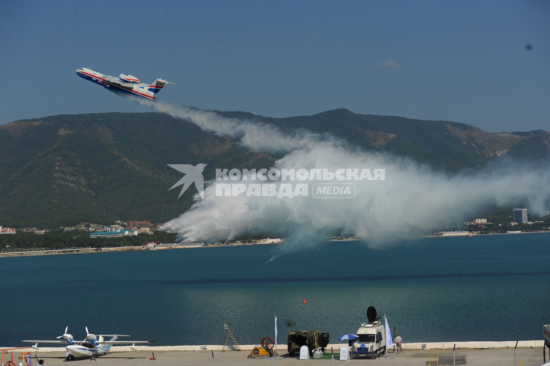 Самолет-амфибия Бе-200ЧС